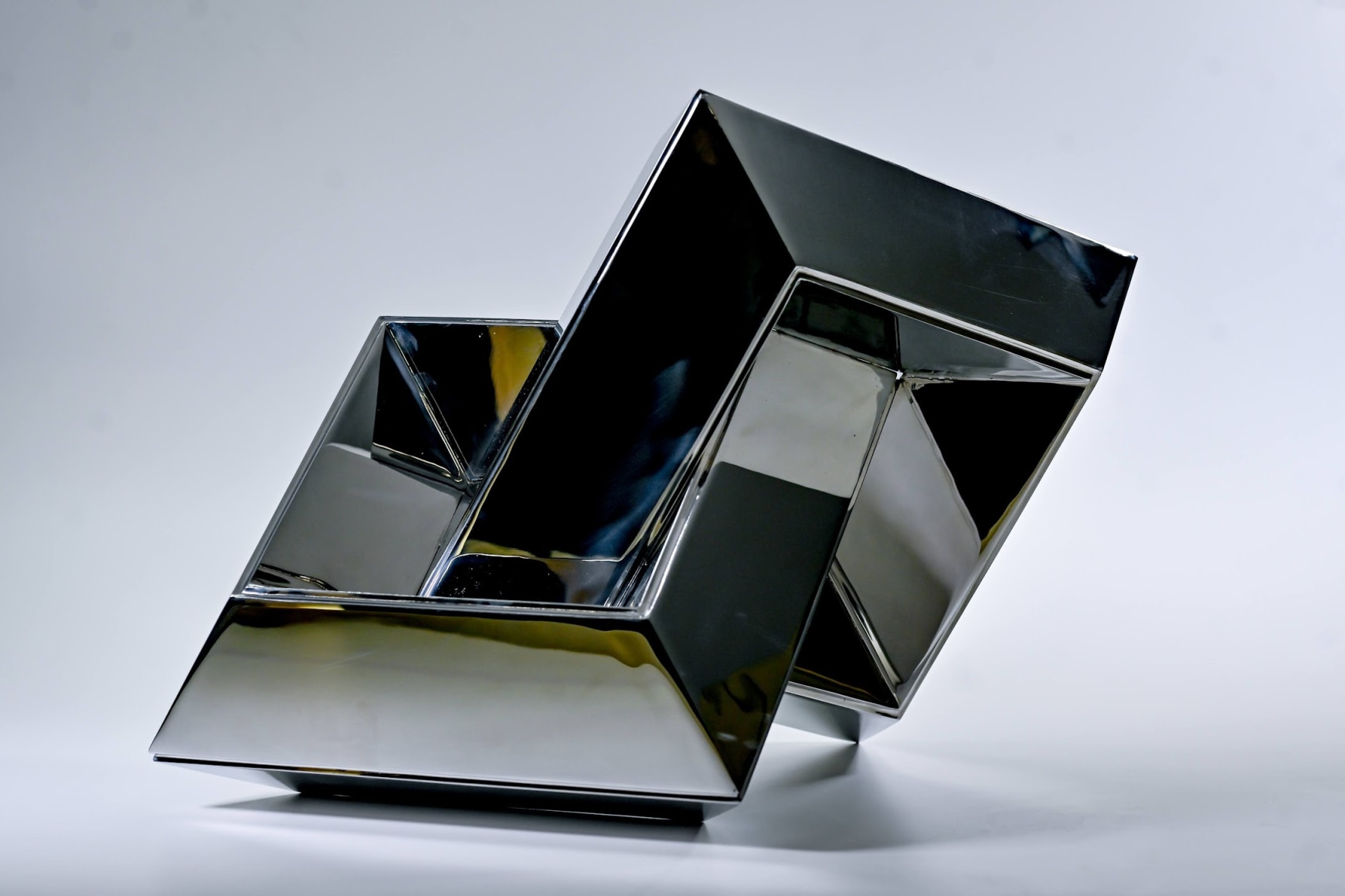 Anton Bakker, Linked - II, 2023