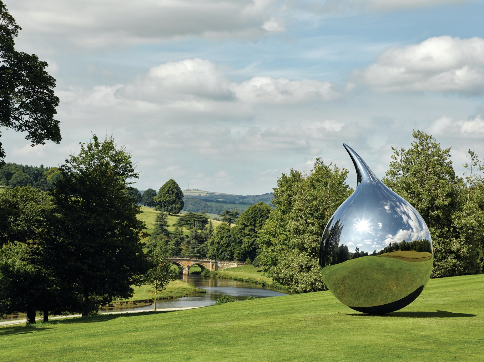 Tear, 2016 Polished Mirrored Steel H: 300 cms ED: 3+2AP