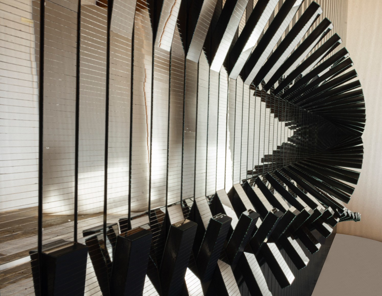 Mirror 11,&nbsp;Detail 01