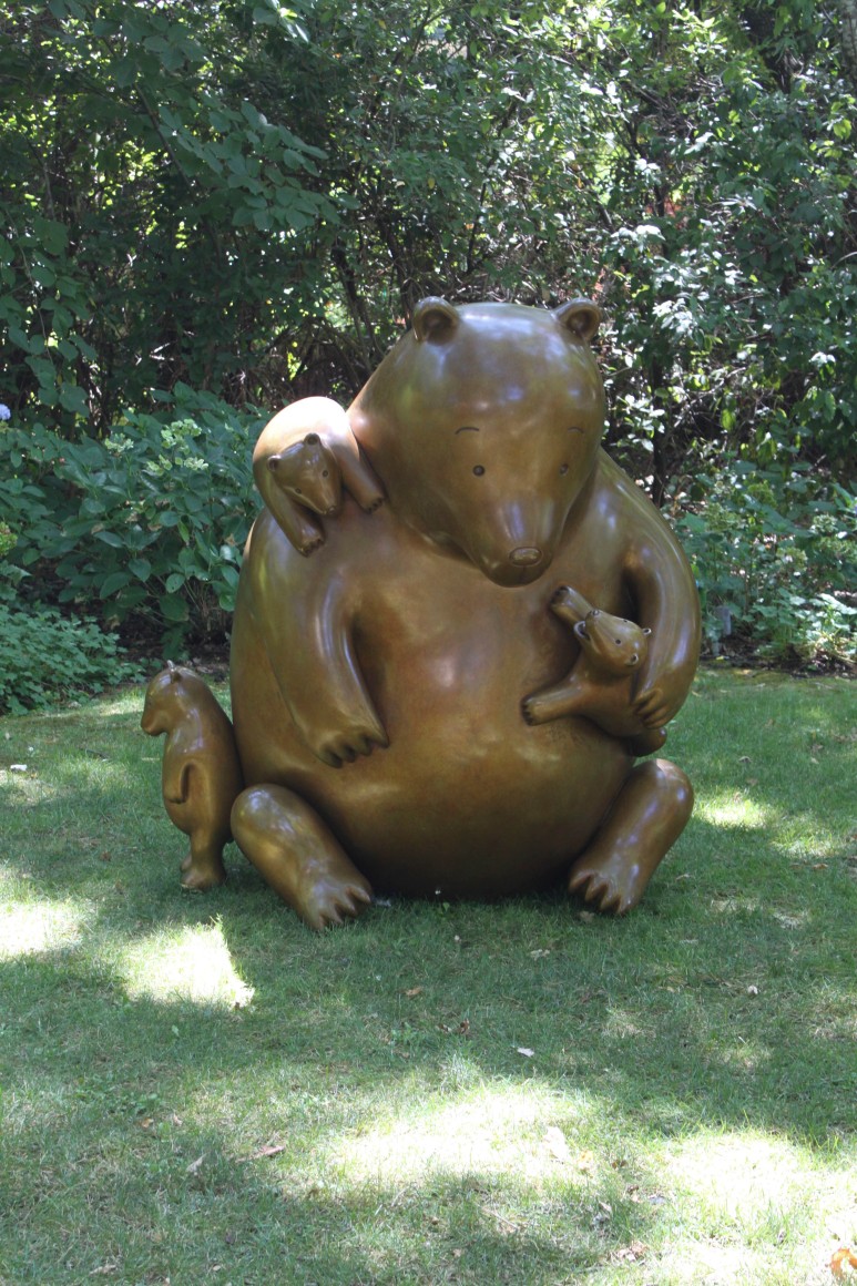 Tom Otterness, Mama Bear, 2011