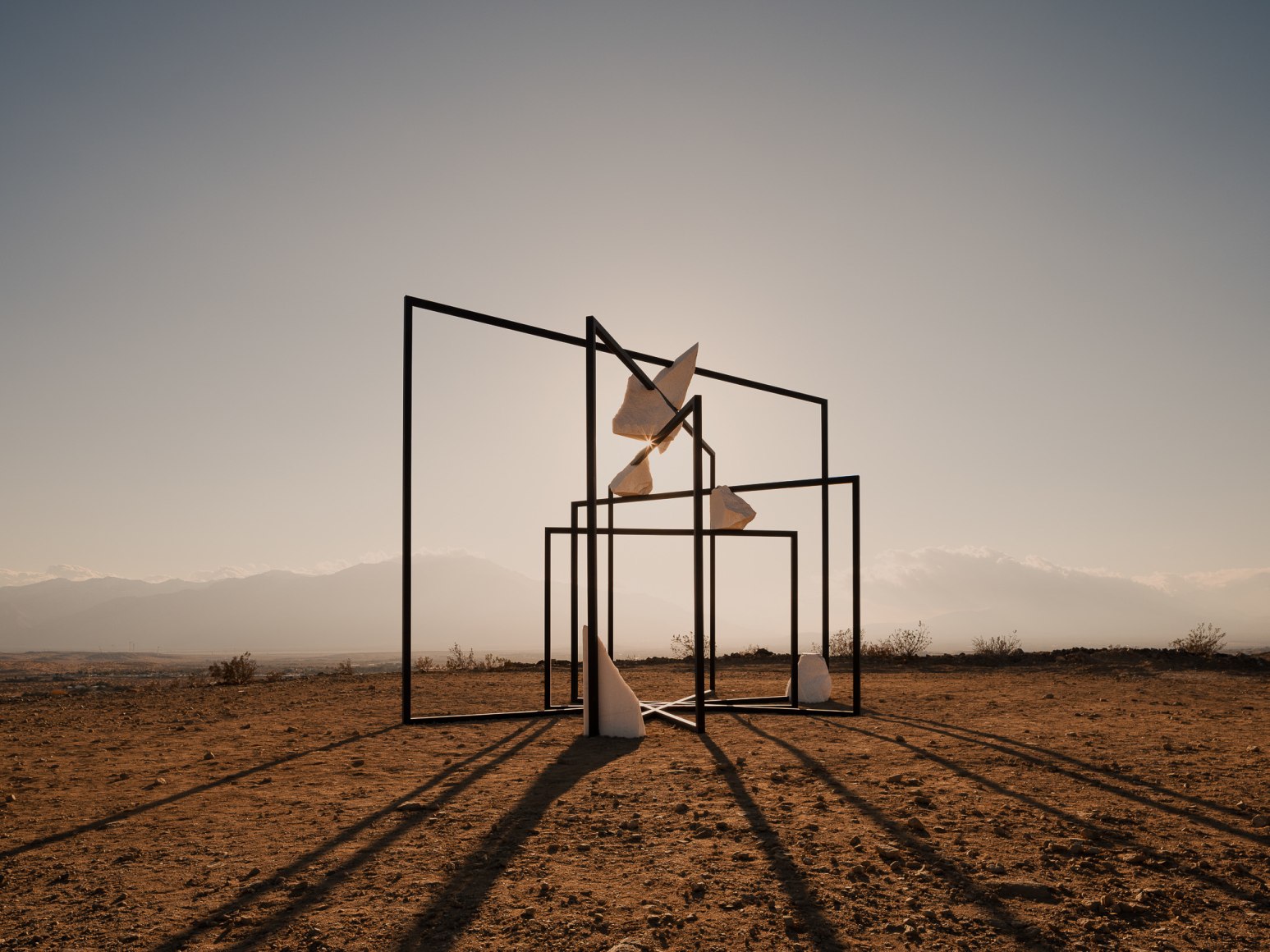 Alicja Kwade, ParaPivot (sempiternal clouds), 2021, Installation view: Desert X 2021