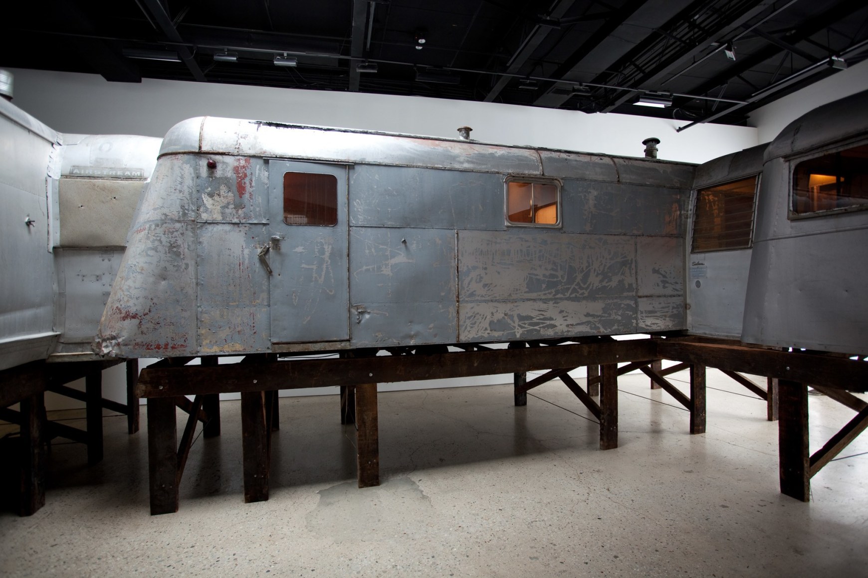 Mike Nelson, Quiver of Arrows, Installation at 303 Gallery, New York, 2010