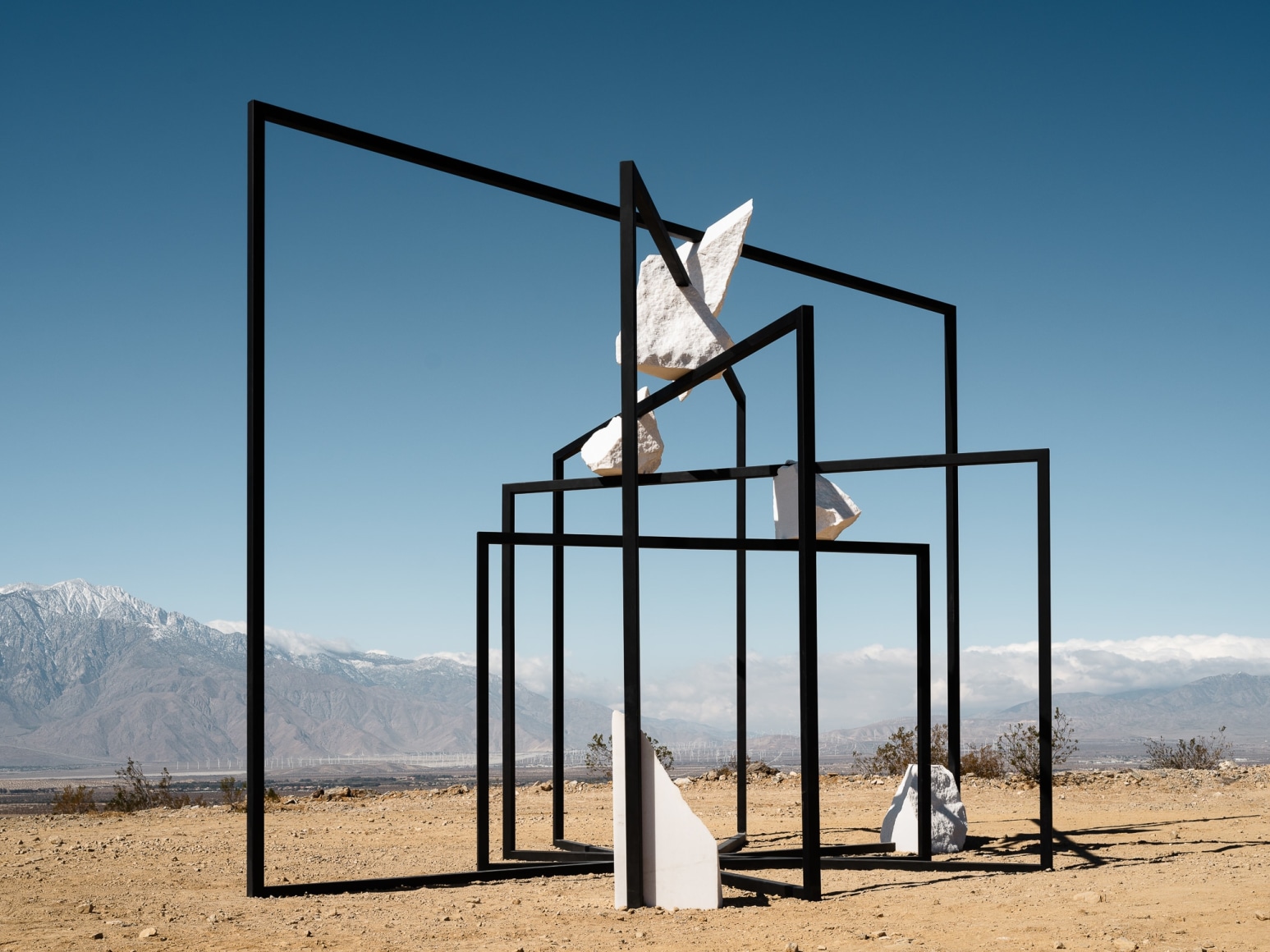 Alicja Kwade, ParaPivot (sempiternal clouds), 2021, Installation view: Desert X 2021