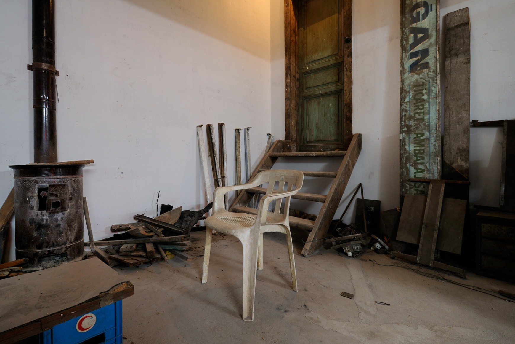 Mike Nelson, Installation view: I, Imposter