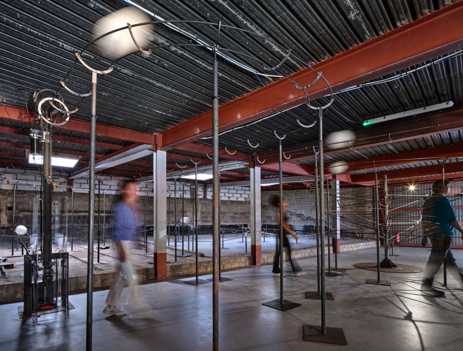 Installation view: Jeppe Hein, Distance, konschtal Esch, Luxembourg - (c) Christof Weber