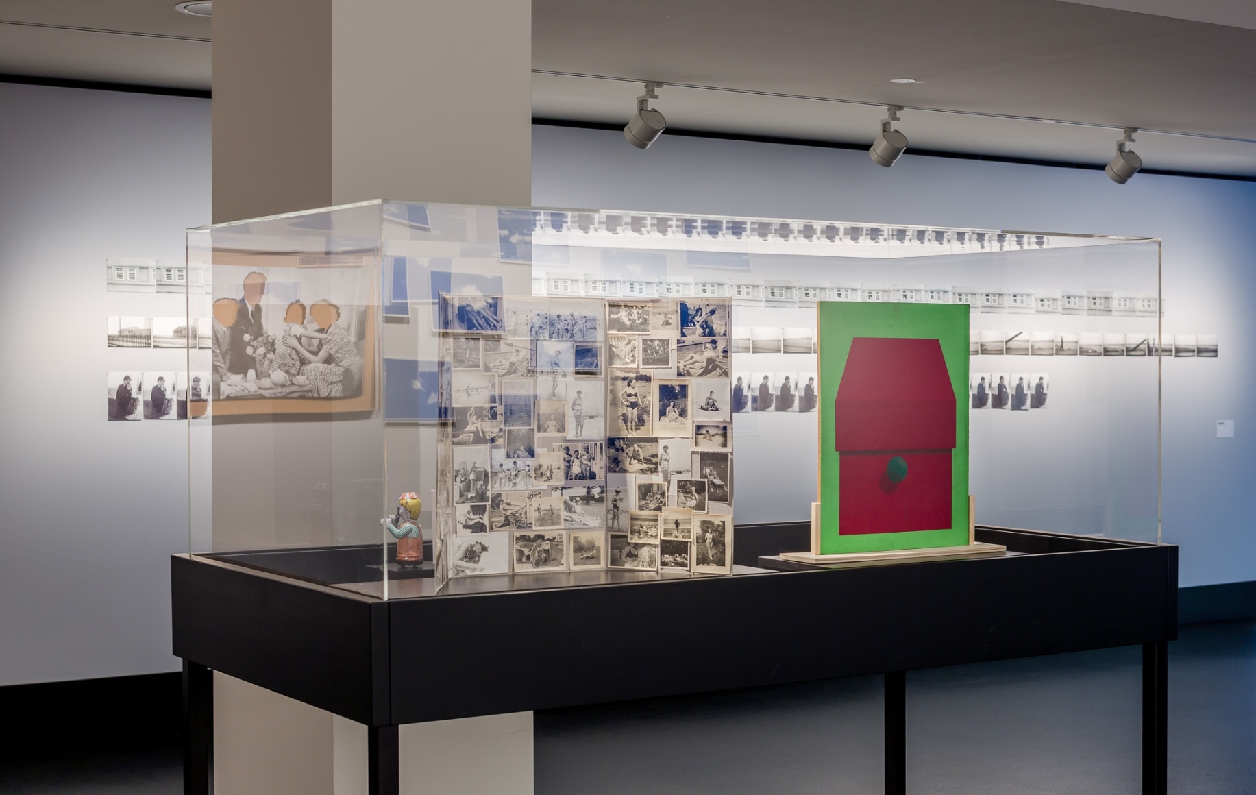 Hans-Peter Feldmann, Installation view: C/O Berlin, 2016
