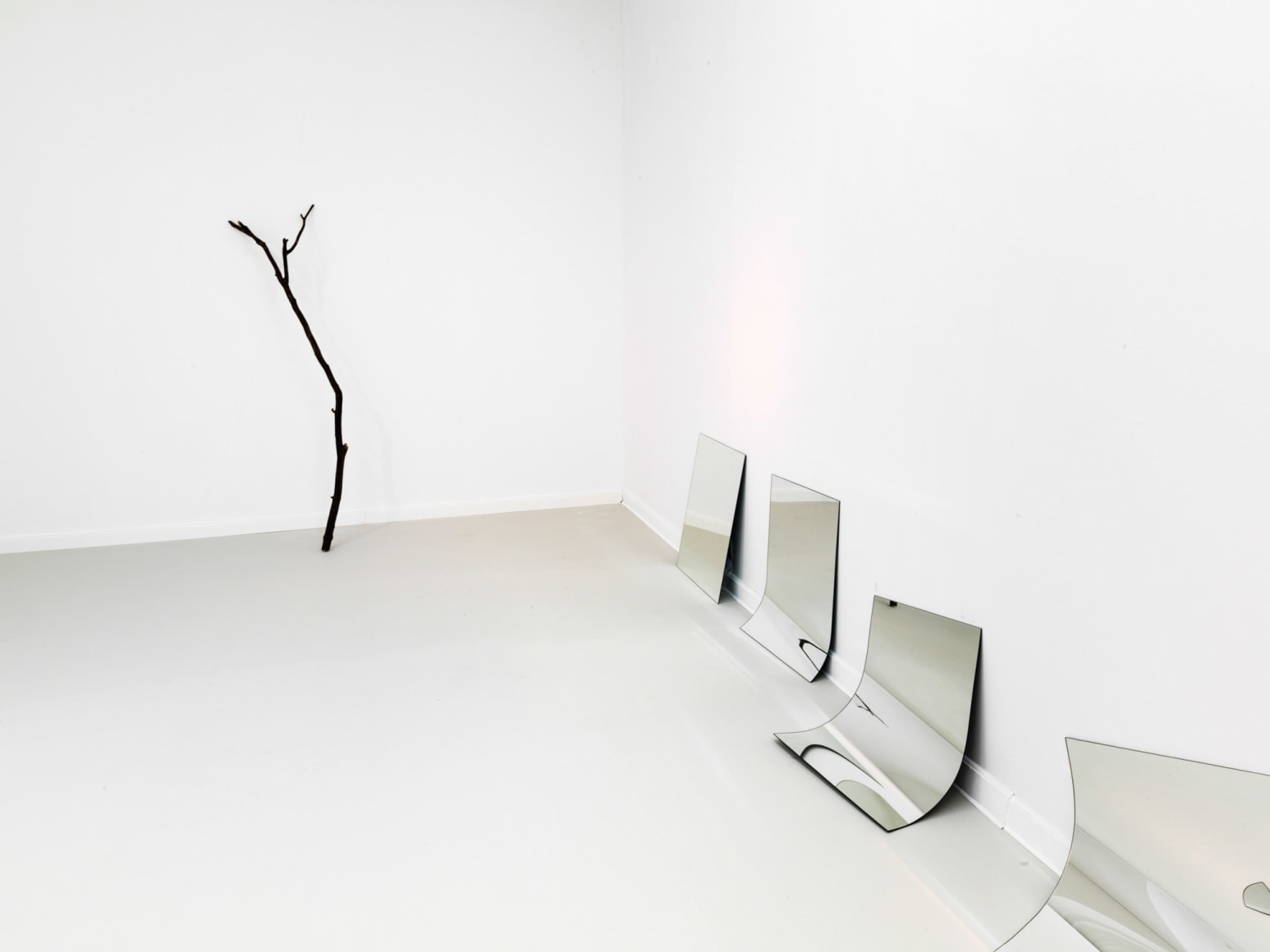 Alicja Kwade, Installation view: Monologue from the 11th Floor Haus am Waldsee, Berlin, 2015