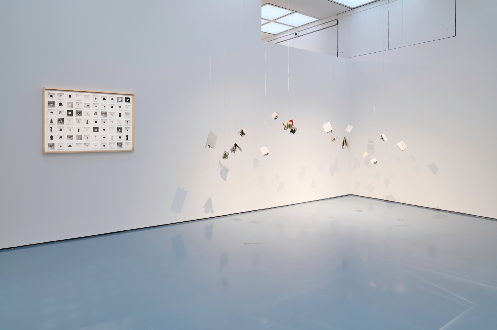Installation view „Hans-Peter Feldmann. Art Exhibition“, Kunstpalast, Düsseldorf, 2025, © VG Bild-Kunst, Bonn 2025, Foto / Photo: Maris Prieditis