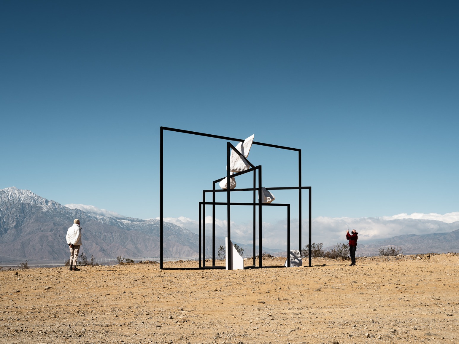 Alicja Kwade, ParaPivot (sempiternal clouds), 2021, Installation view: Desert X 2021