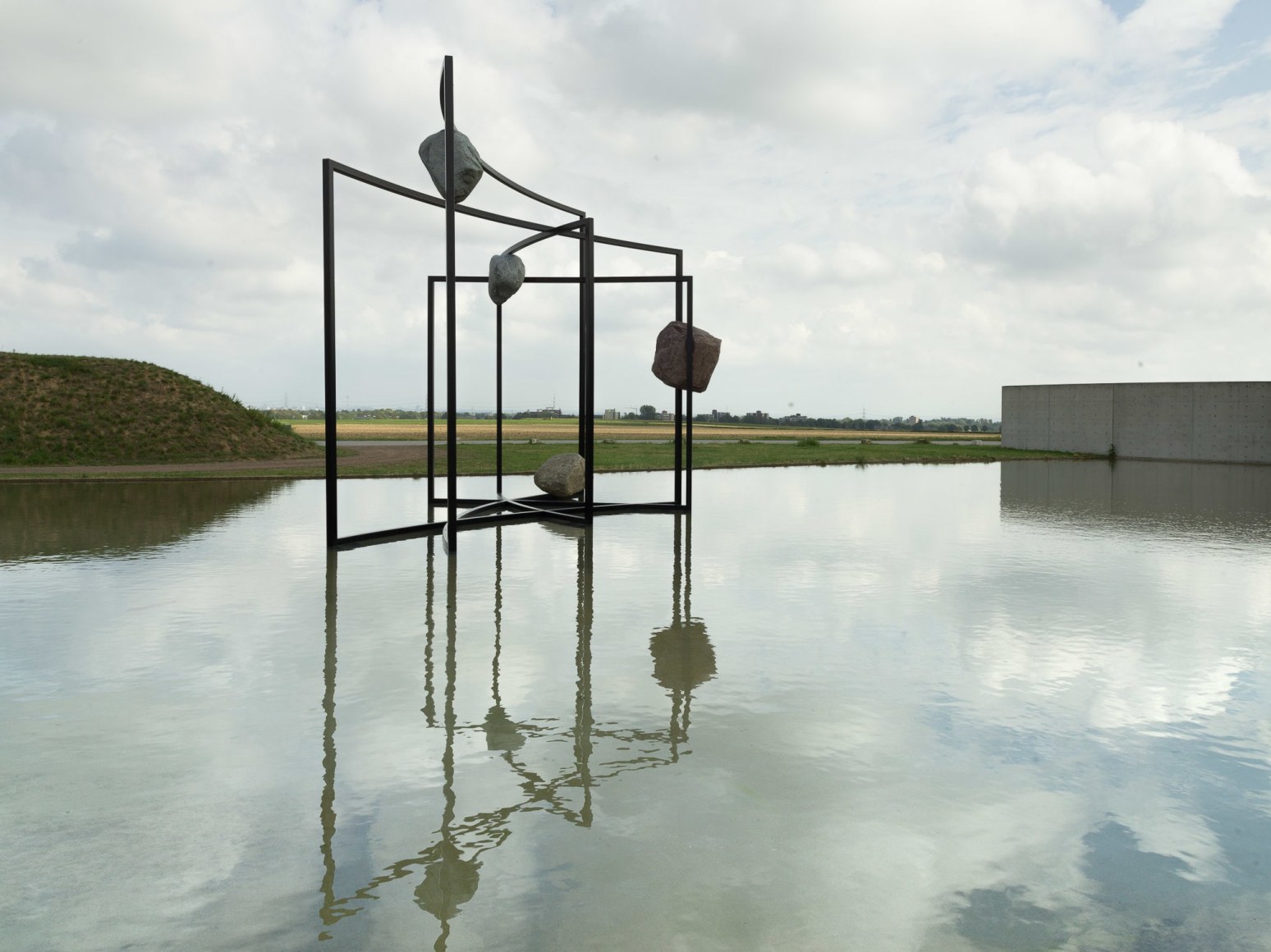 Alicja Kwade, MatterMotion, 2020, Installation view: Kausalkonsequenz, Langen Foundation, Neuss, 2020