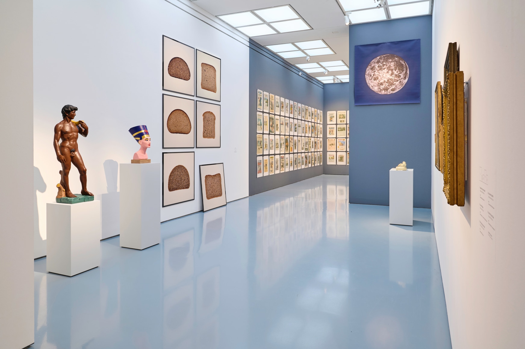 Installation view „Hans-Peter Feldmann. Art Exhibition“, Kunstpalast, Düsseldorf, 2025, © VG Bild-Kunst, Bonn 2025, Foto / Photo: Maris Prieditis