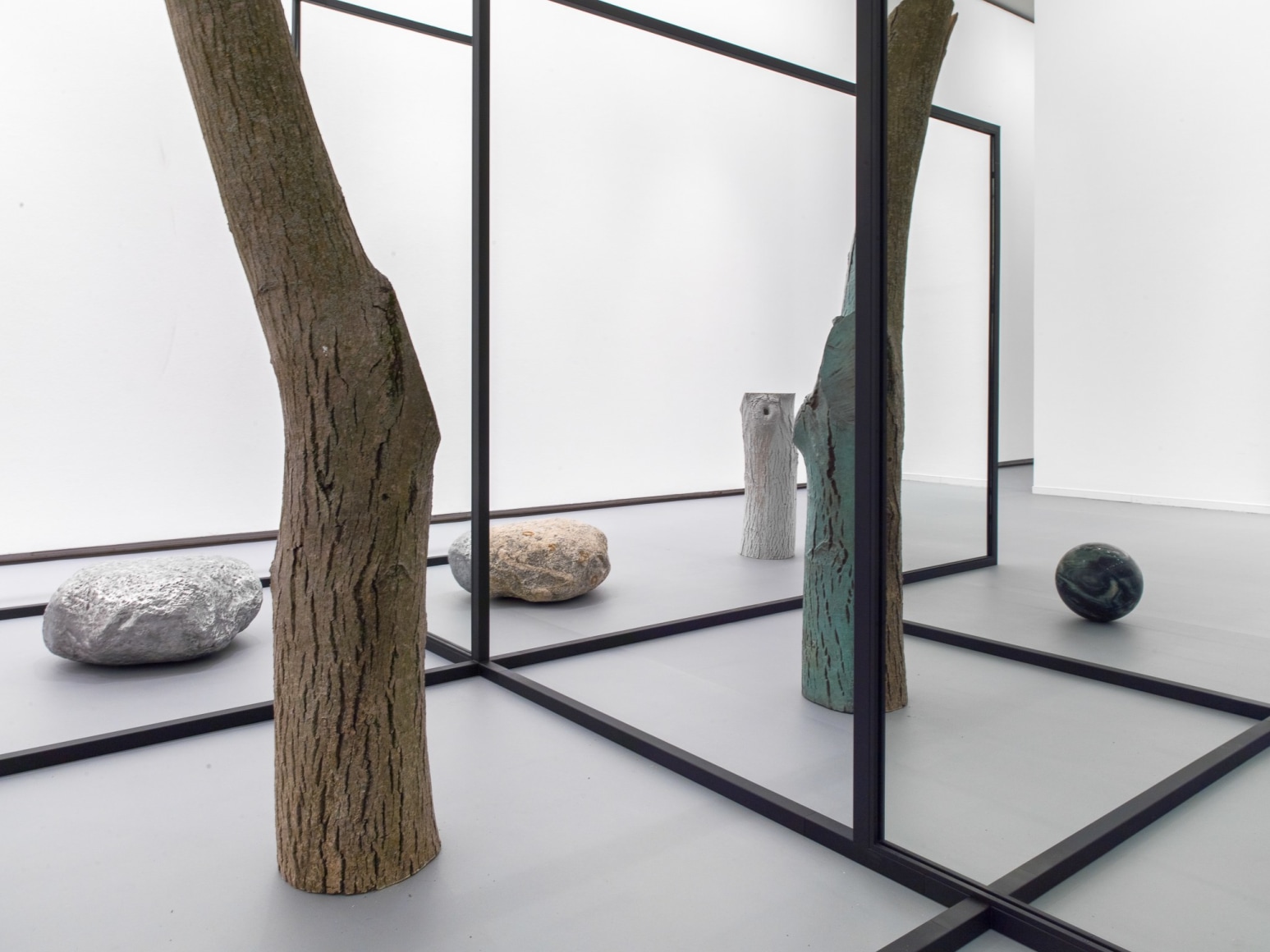 Installation view: Alicja Kwade, AMBO, Kunsthalle Kiel, 2018
