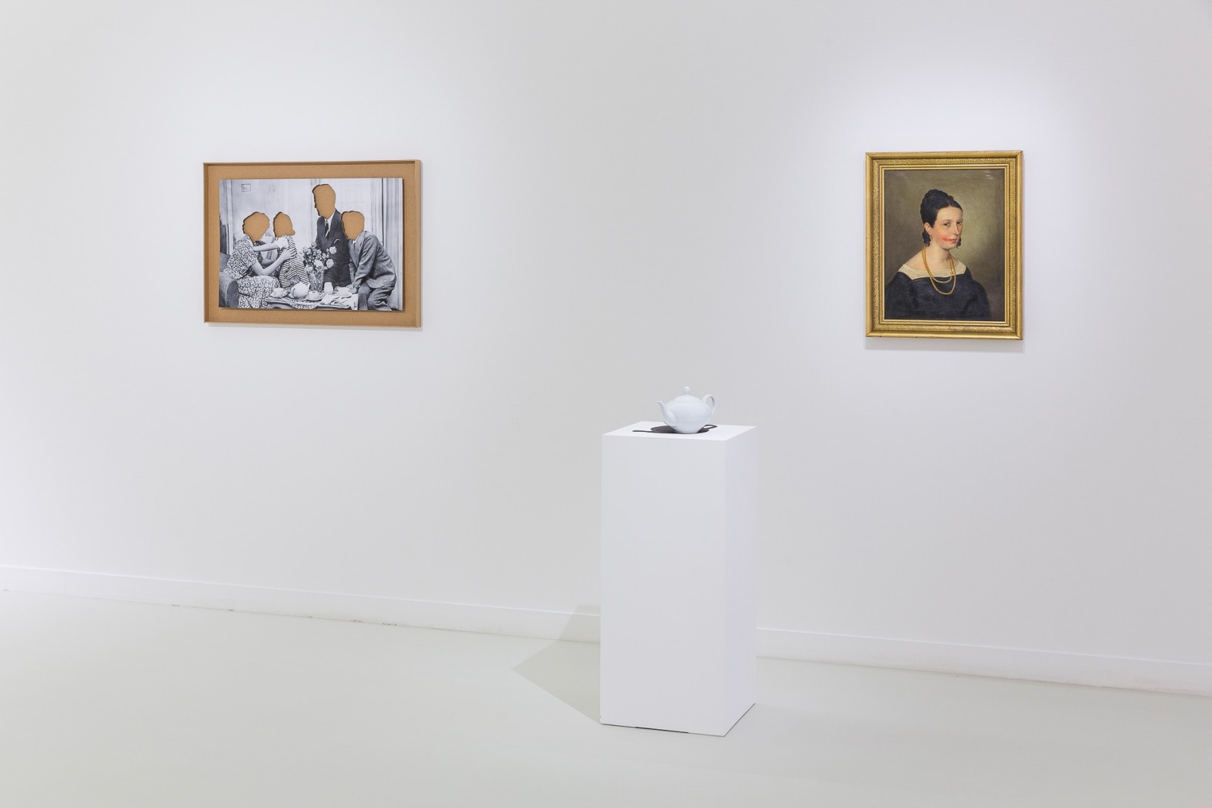 Hans-Peter Feldmann, Installation view: Galerie des Galeries, Galeries Lafayette, Paris, 2016