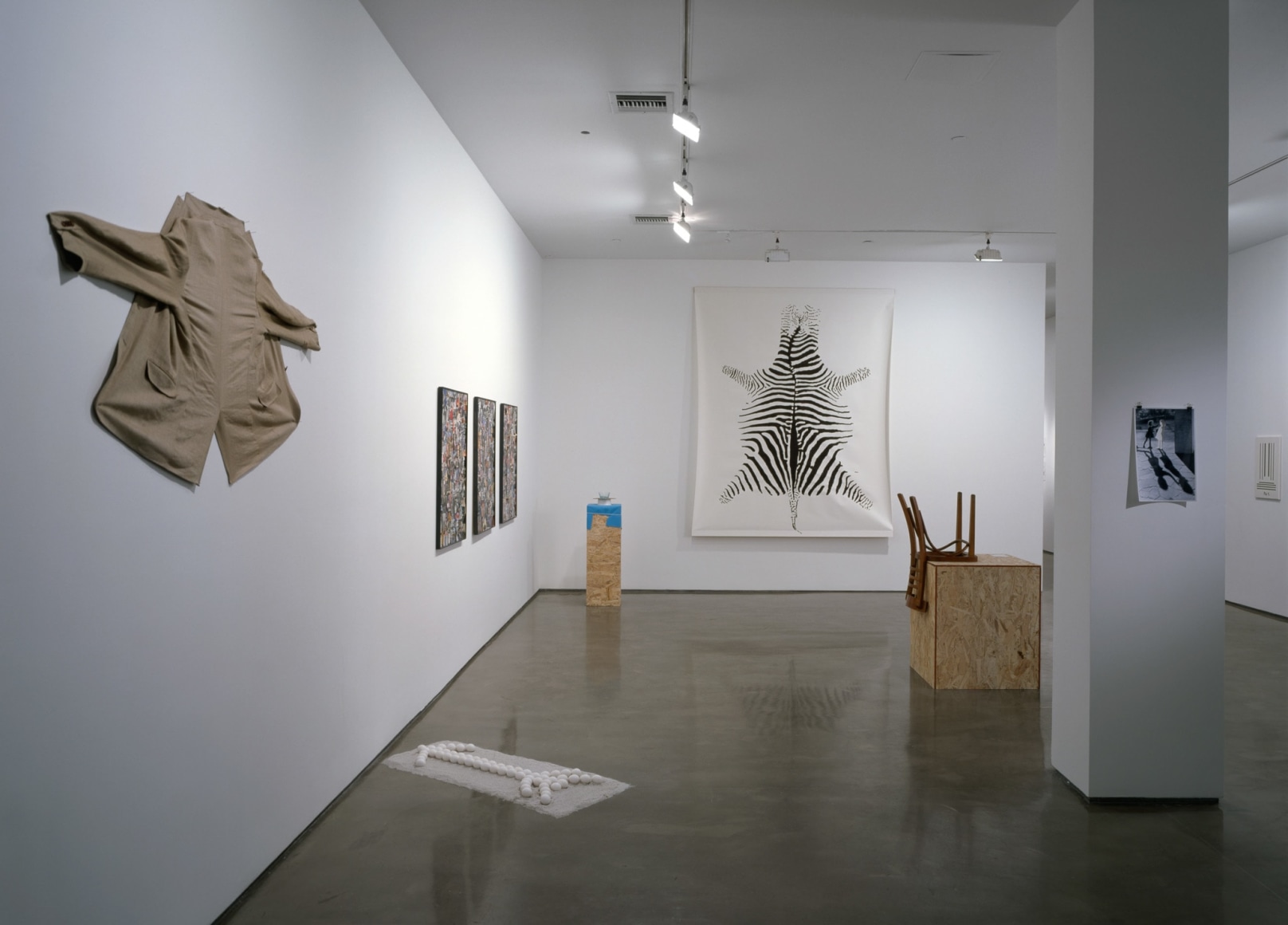 Hans-Peter Feldmann, Installation view: 303 Gallery, New York, 2004