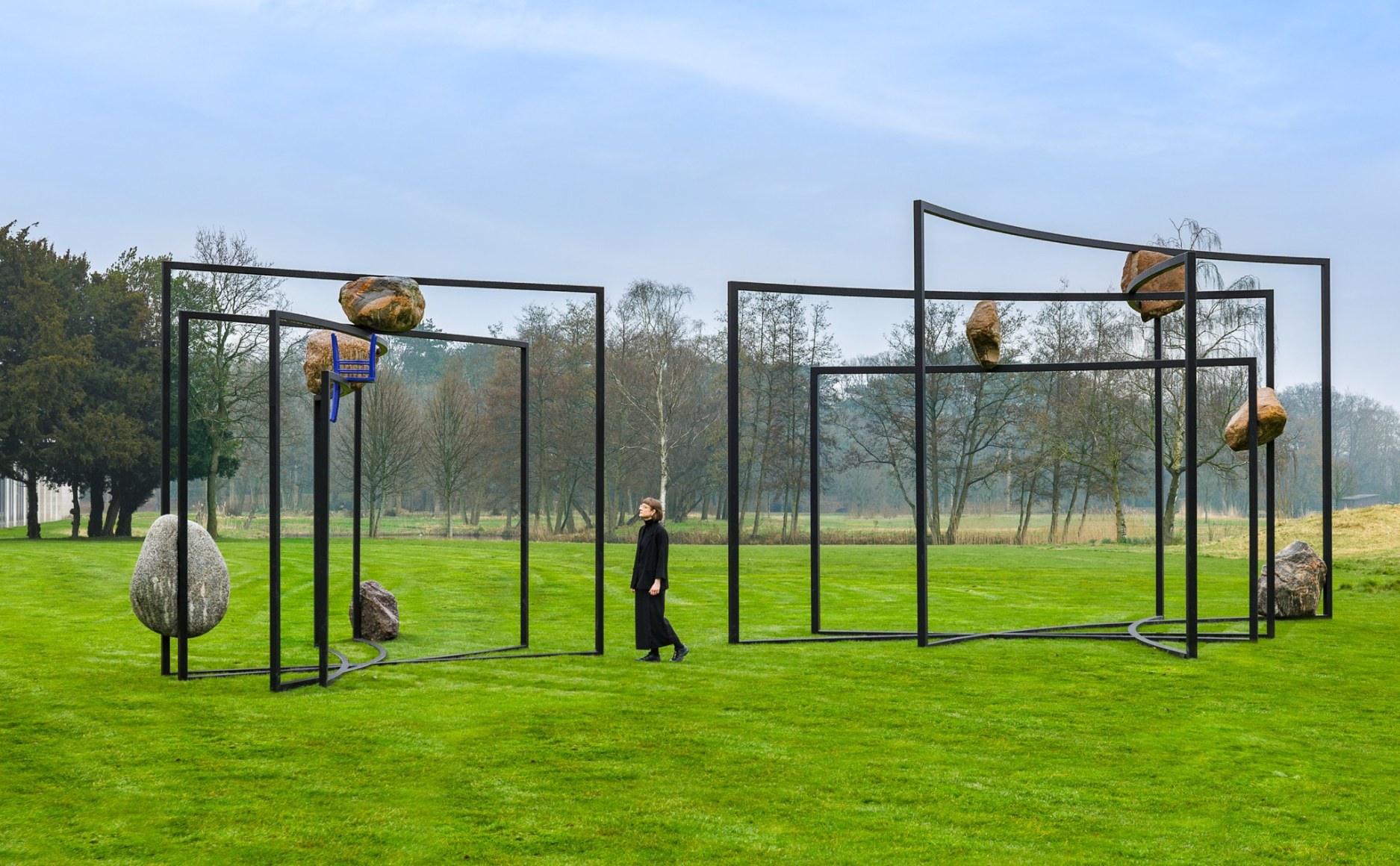 Installation view: Alicja Kwade, Die Notwendigkeit der Dinge (The Necessity of Things), museum Voorlinden, Wassenaar. Photo: Antoine van Kaam