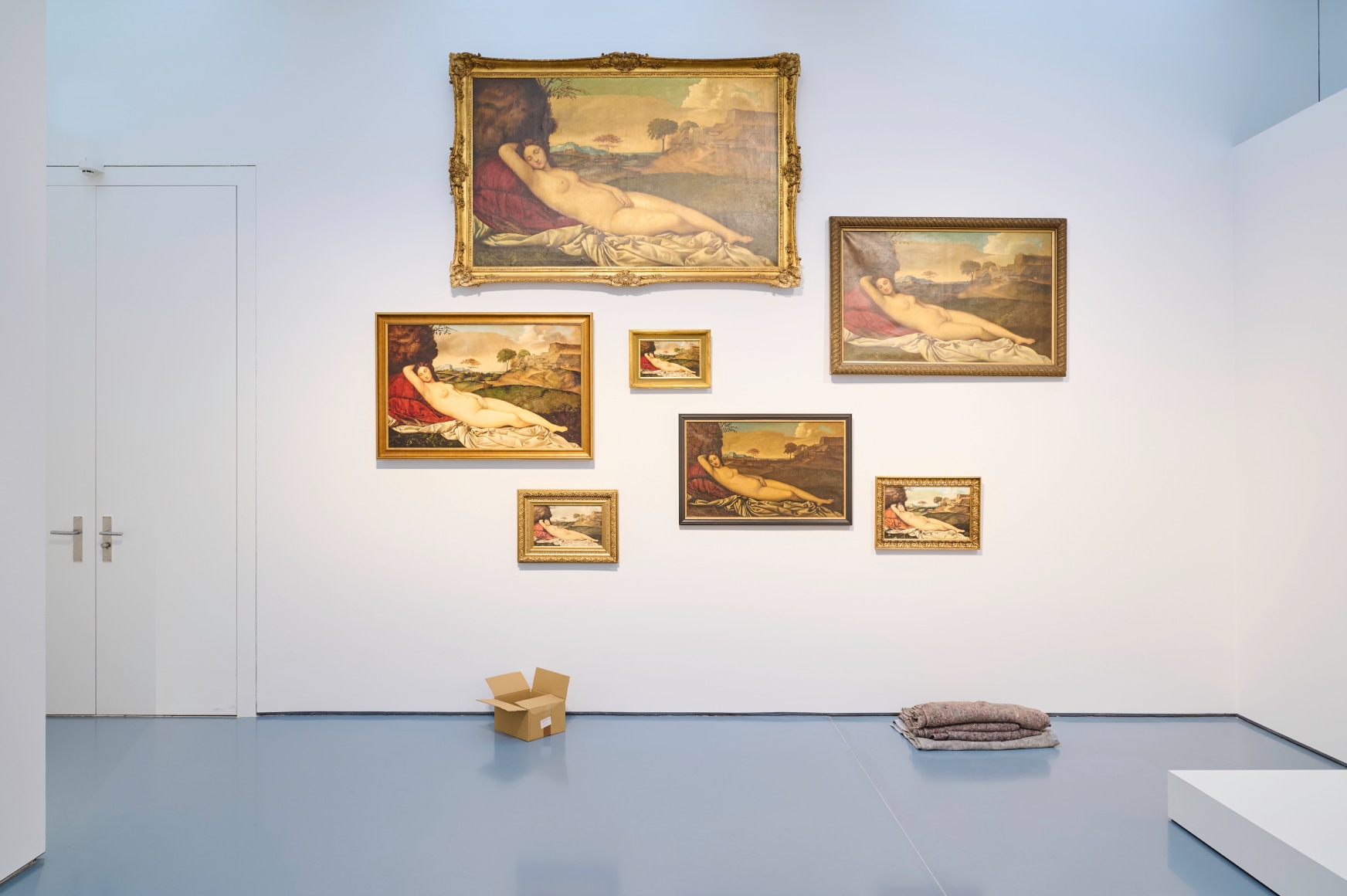 Installation view „Hans-Peter Feldmann. Art Exhibition“, Kunstpalast, Düsseldorf, 2025, © VG Bild-Kunst, Bonn 2025, Foto / Photo: Maris Prieditis