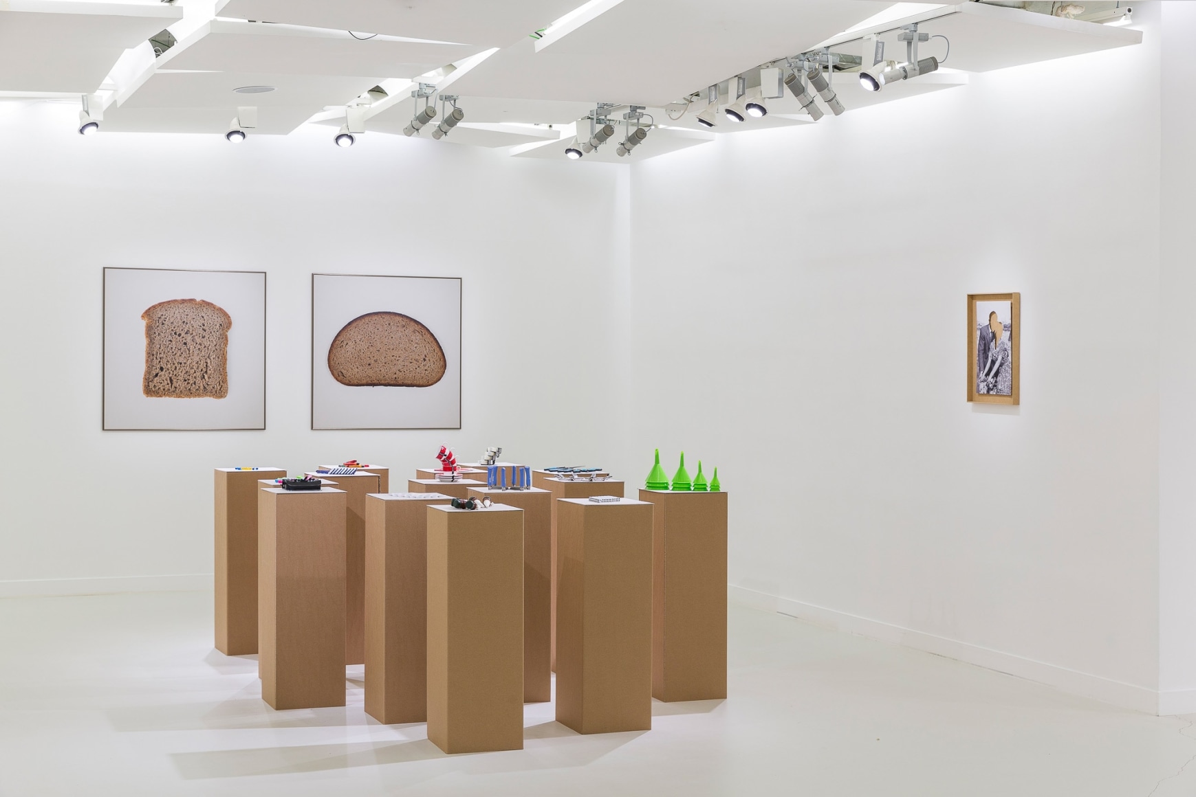 Hans-Peter Feldmann, Installation view: Galerie des Galeries, Galeries Lafayette, Paris, 2016