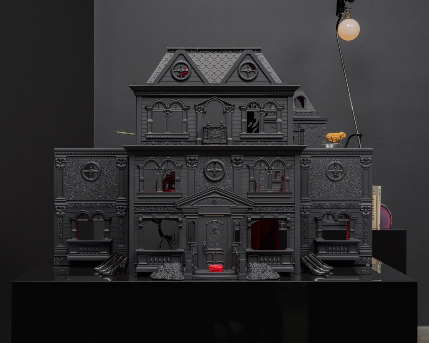 Jonathan Horowitz & Rob Pruitt, Peacock Hill Dollhouse (A Tribute to Liza)
