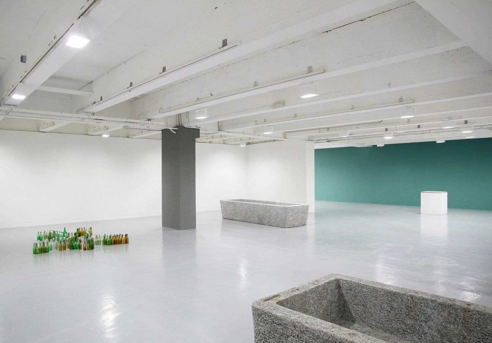 Installation view: Valentin Carron | Gioia e Polvere, in partnership with le Musée des Beaux-arts de Rennes, Galerie Art & Essai, Université Rennes 2, 2018