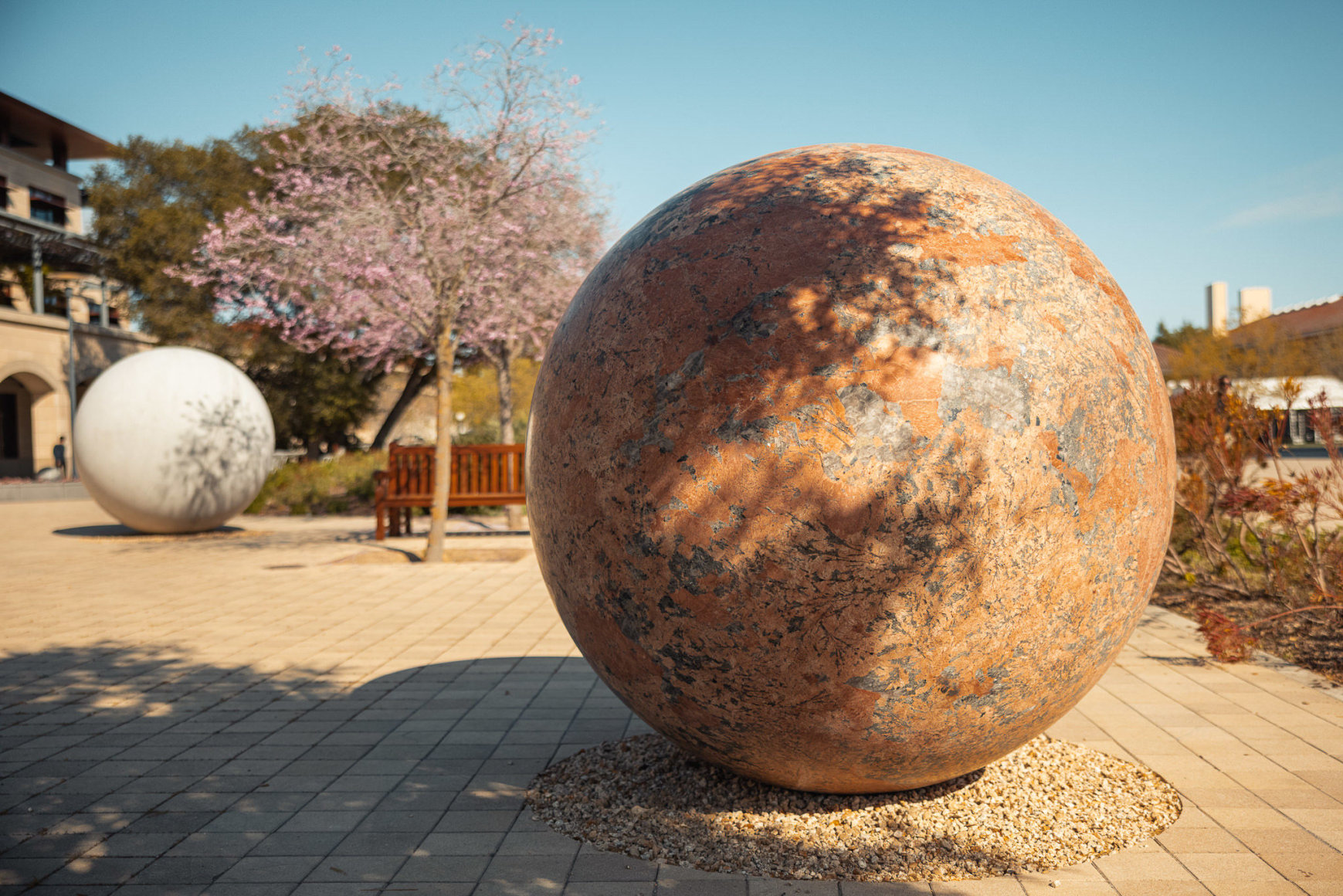Installation view, Alicja Kwade, Pars pro Toto, Stanford University: Stanford, CA, 2021.