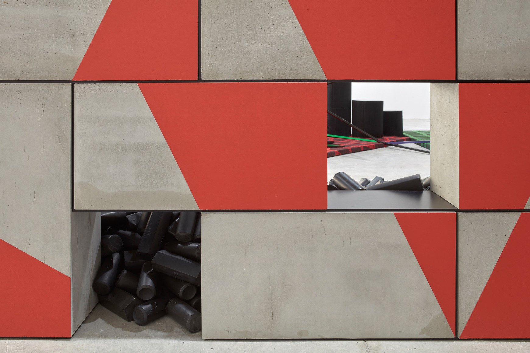 Installation view, Eva Rothschild: The Shrinking Universe, Pavilion of Ireland, La Biennale di Venezia 58th International Art Exhibition, 2019. Photo: Robert Glowacki. , © Eva Rothschild, courtesy 303 Gallery, New York, kaufmann reppeto, Milan, The Modern Institute, Glasgow, Galerie Eva Presenhuber, Zurich and Stuart Shave/Modern Art, London.