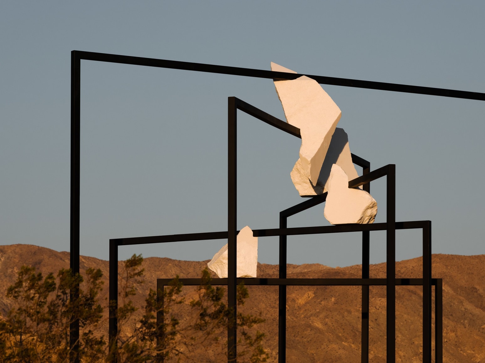 Alicja Kwade, ParaPivot (sempiternal clouds), 2021, Installation view: Desert X 2021