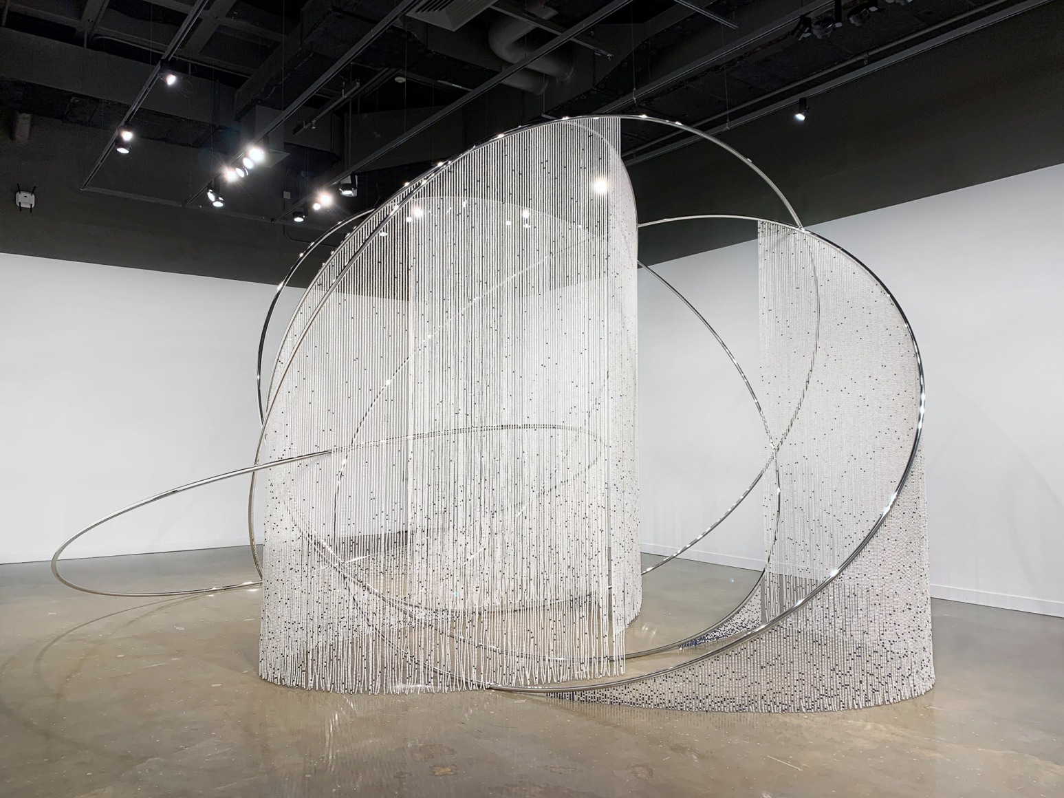 Alicja Kwade, Light Touch of Totality