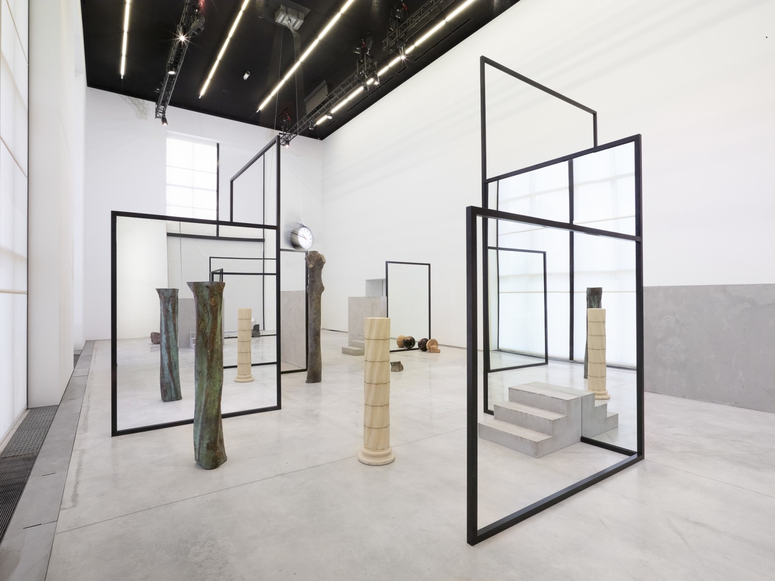 Installation view: Alicja Kwade,The Resting Thought, Centre De Création Contemporaine Olivier Debré, Tours, 2019, Photo: François Fernandez