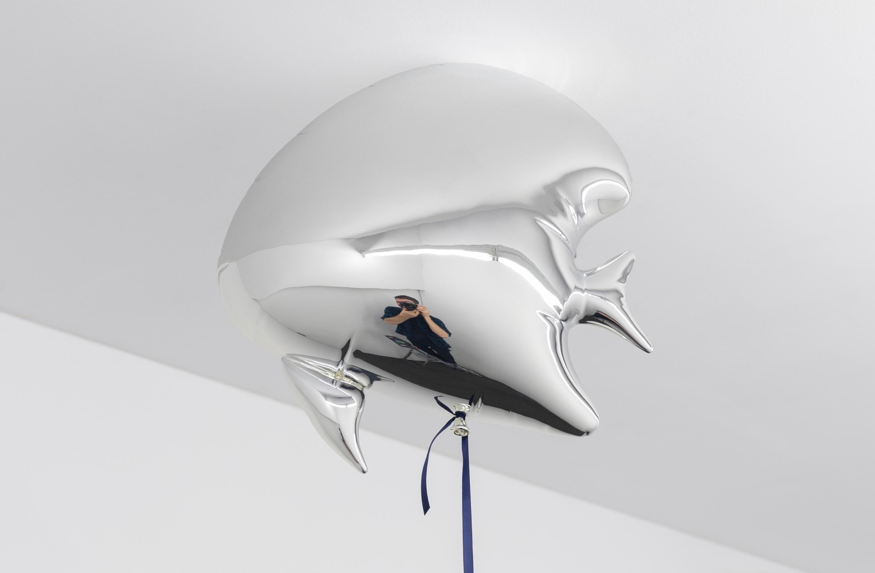 Jeppe Hein, Bat Fish Mirror Balloon (silver)