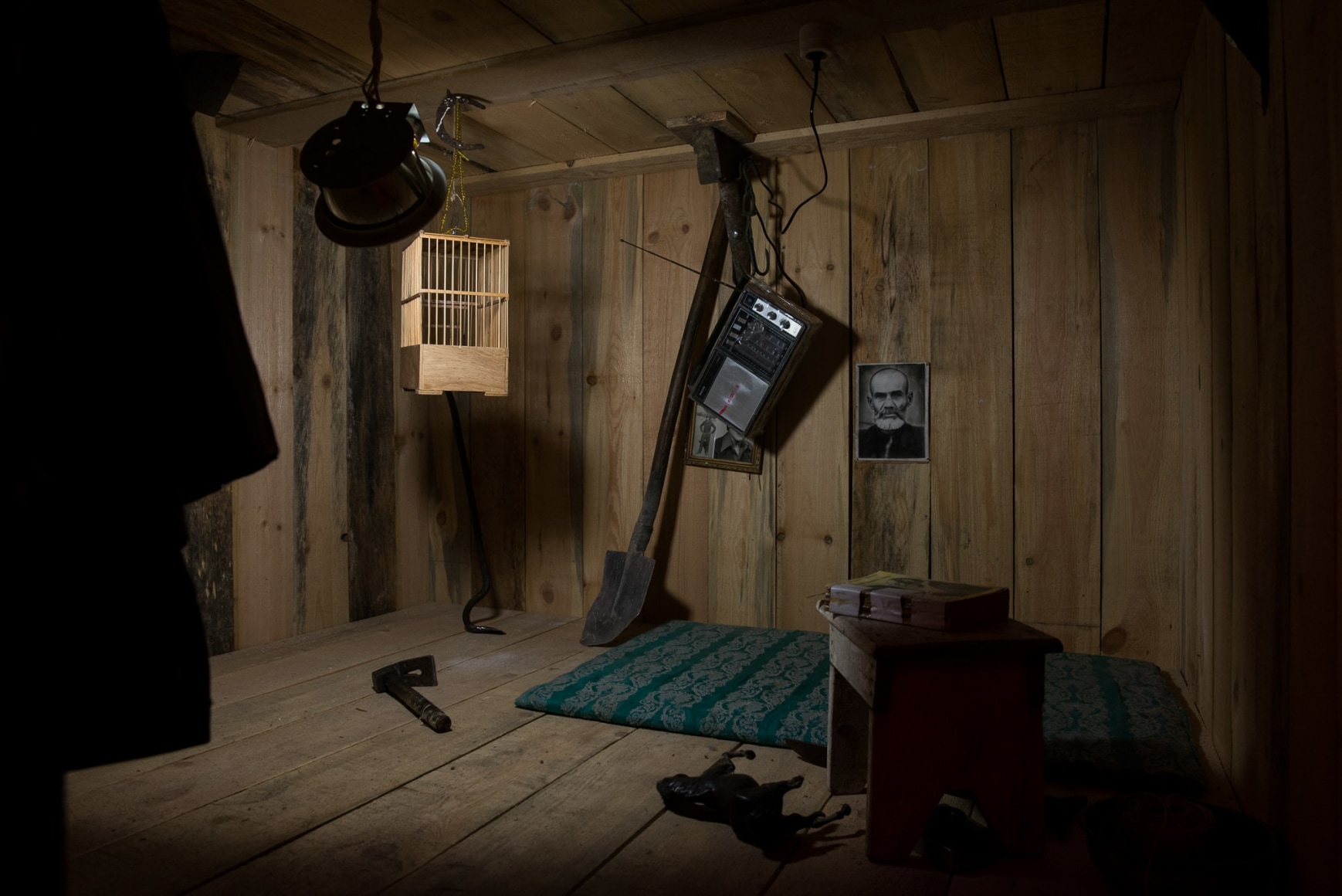 Mike Nelson, PROJEKTÖR (Gürün Han), 2019, commissioned and presented by Protocinema, Istanbul with support Henry Moore Foundation; Alserkal Arts Foundation; Galleria Franco Noero.