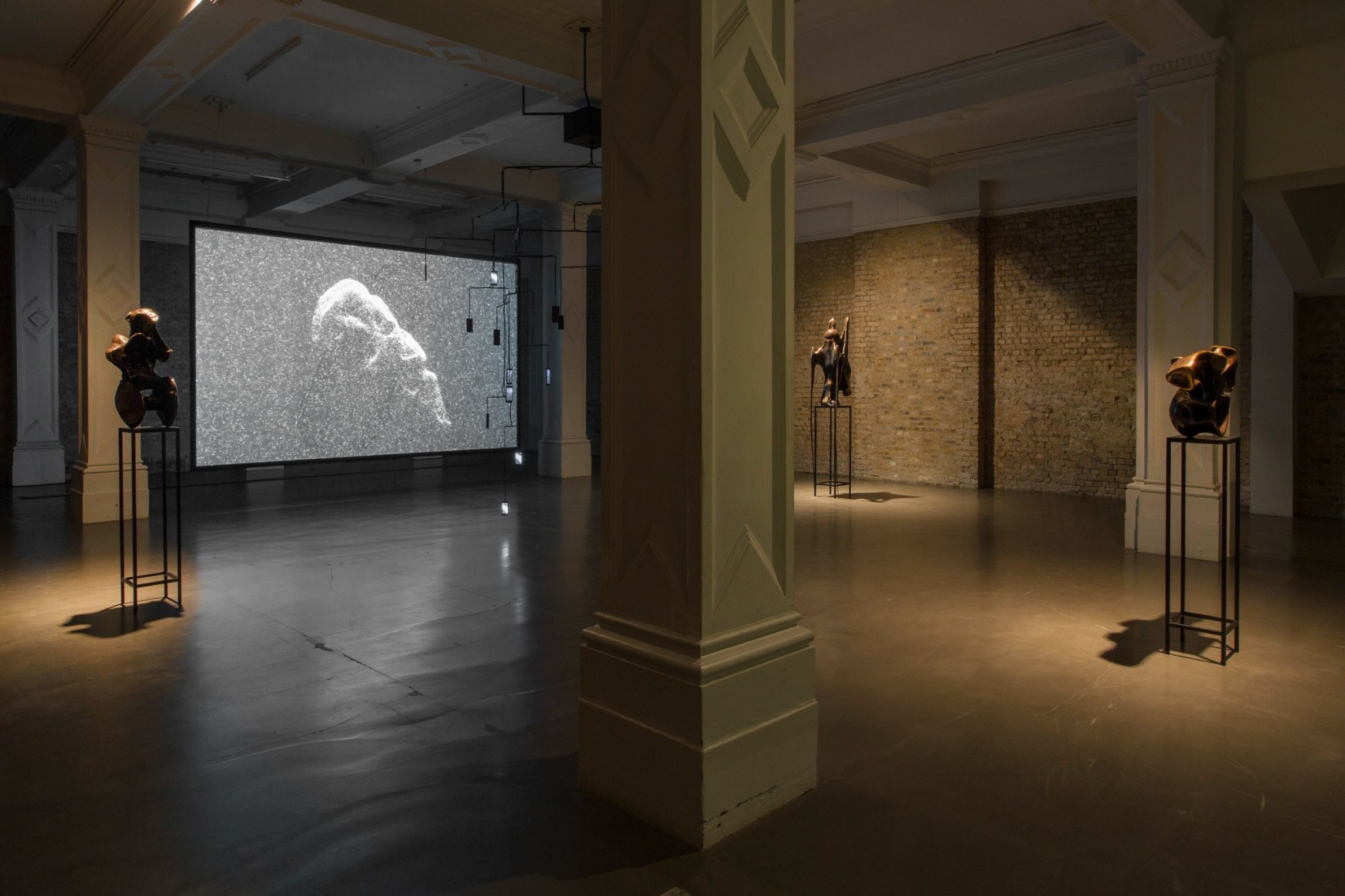 Alicja Kwade, Installation view: Medium Median, Whitechapel Gallery, London, 2016