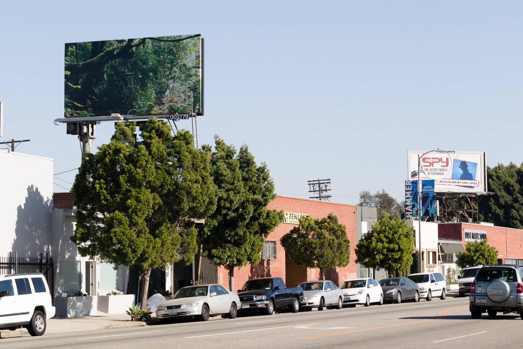 Sam Falls, Installation view: LA&gt;&lt;Art, Los Angeles, 2013.
