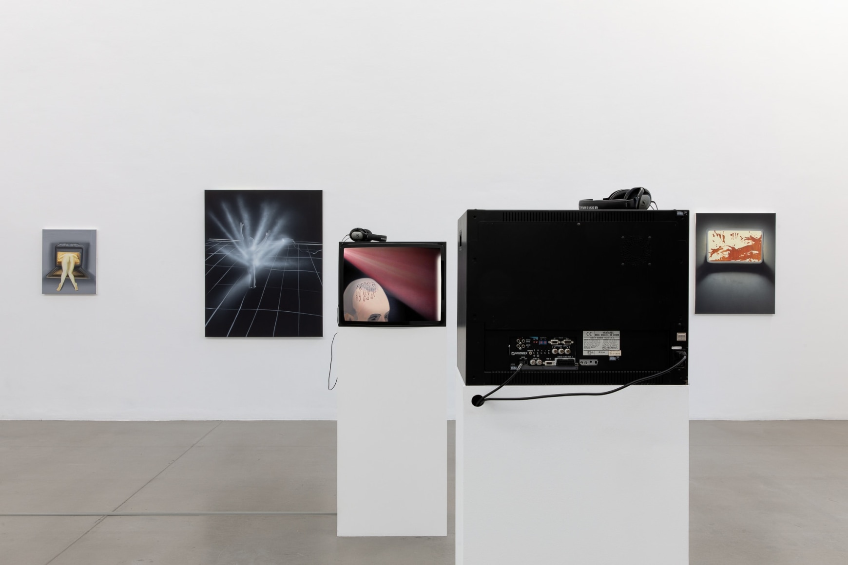 Installation view: Tala Madani, Oven Light, Portikus, Frankfurt, 2019