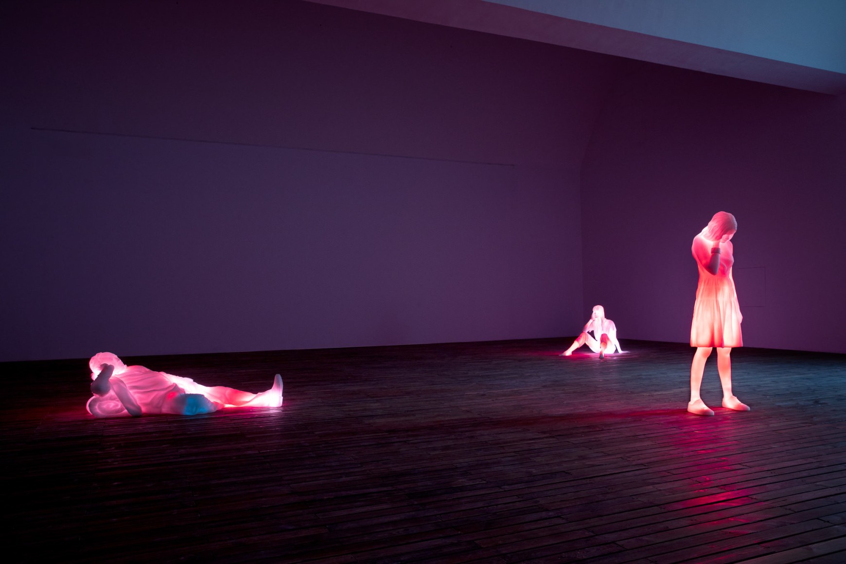 Installation view: Doug Aitken, 3 Modern Figures (don't forget to breathe), Faurschou Foundation Beijing, China, 2019, Photo: Conner MacPhee