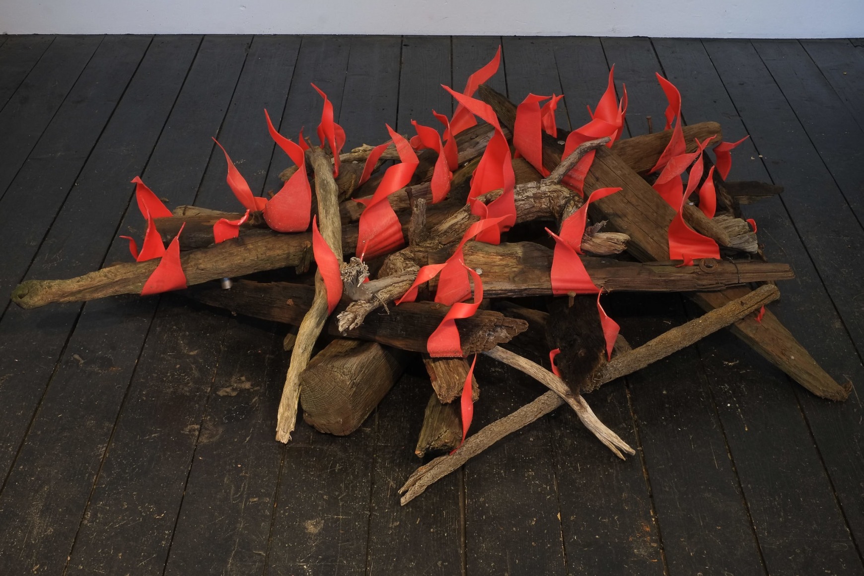 Mike Nelson, Amnesiac Beach Fire (MoD)
