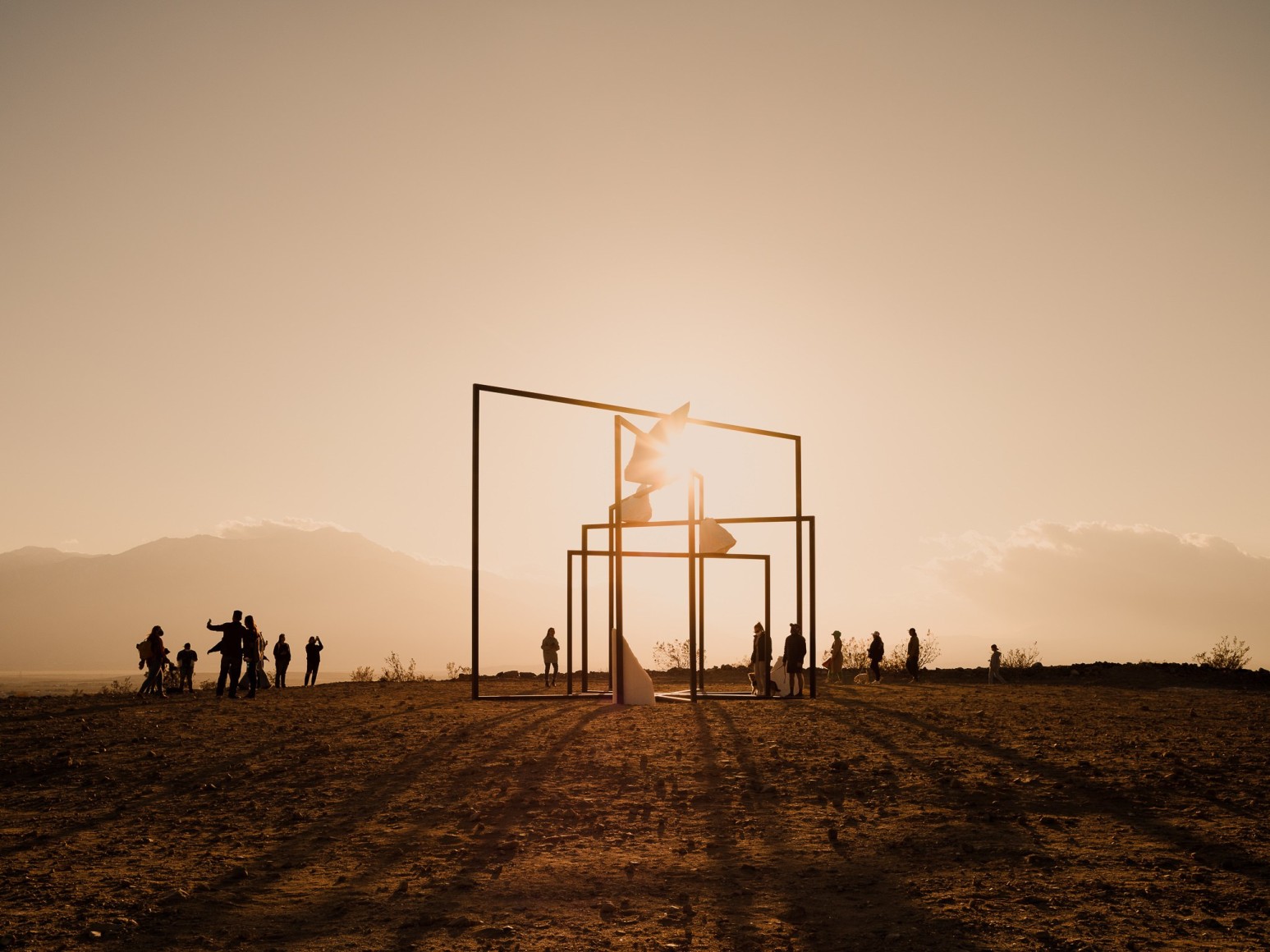 Alicja Kwade, ParaPivot (sempiternal clouds), 2021, Installation view: Desert X 2021