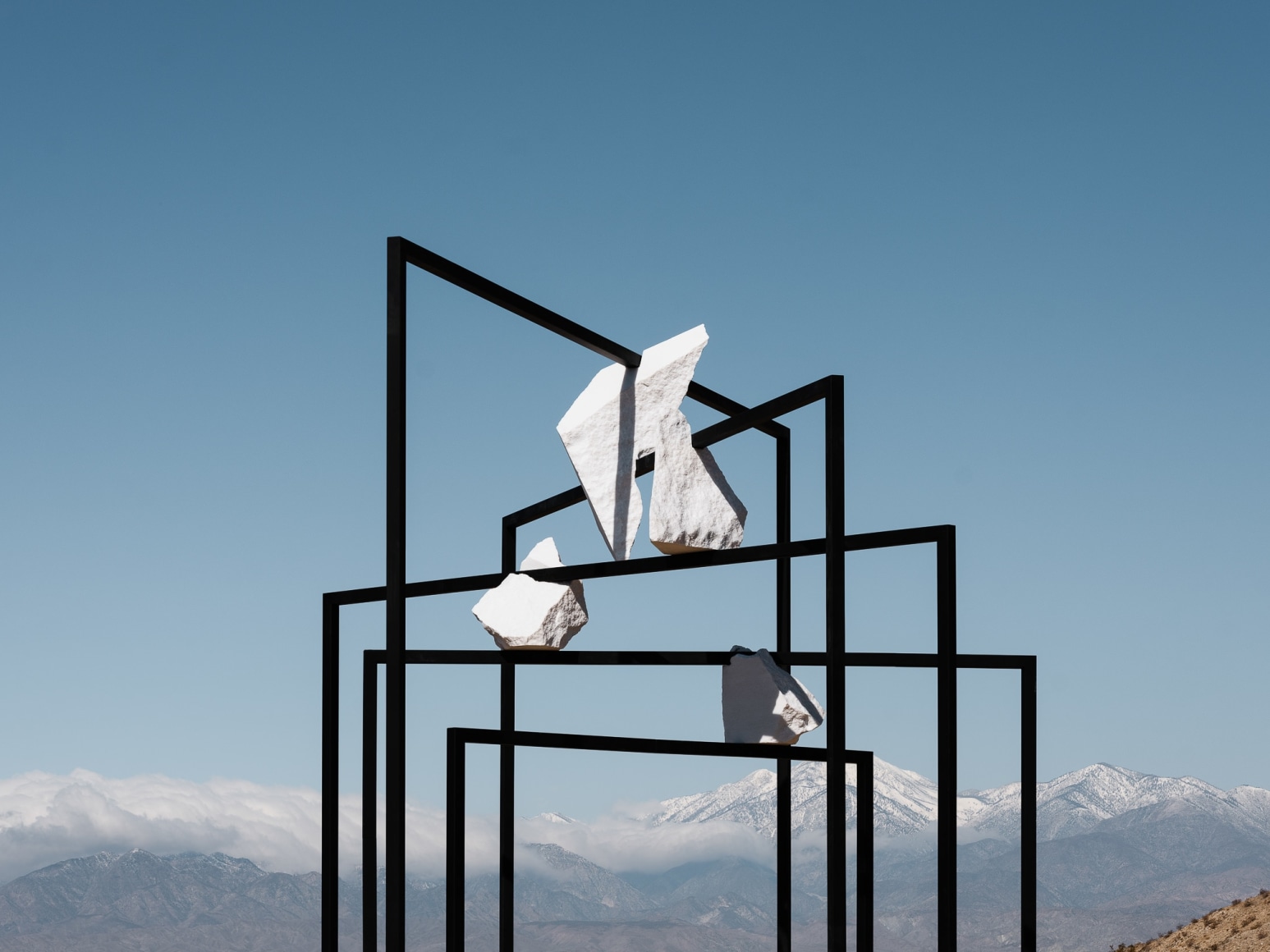 Alicja Kwade, ParaPivot (sempiternal clouds), 2021, Installation view: Desert X 2021