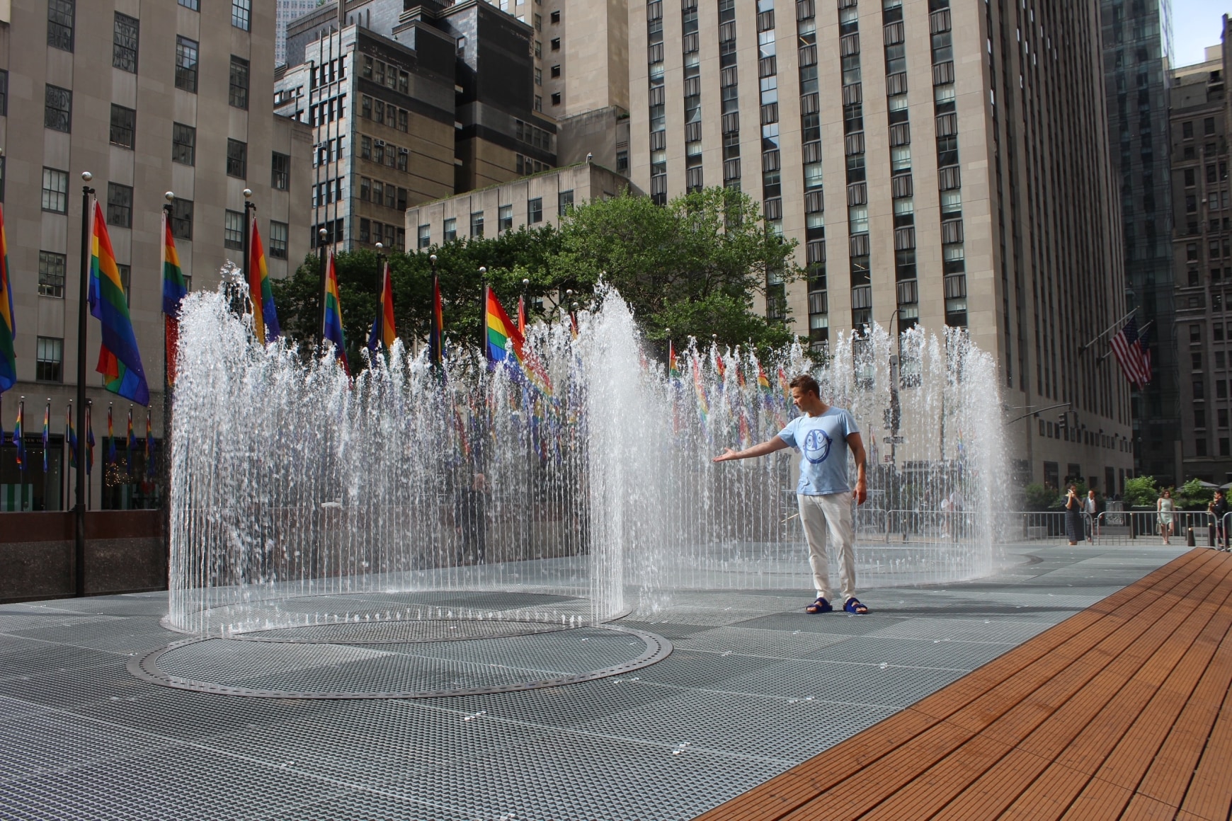 Jeppe Hein,&nbsp;Installation view:&nbsp;Changing Spaces,&nbsp;2022,&nbsp;Center Plaza, Rockefeller Center, New York