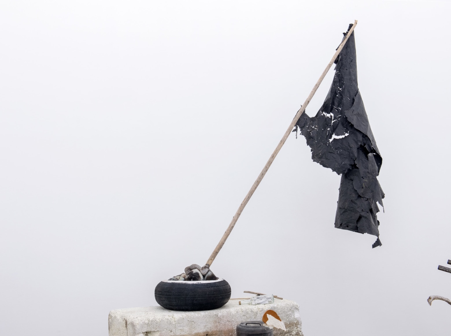 Mike Nelson, Gang of Seven, 2013
