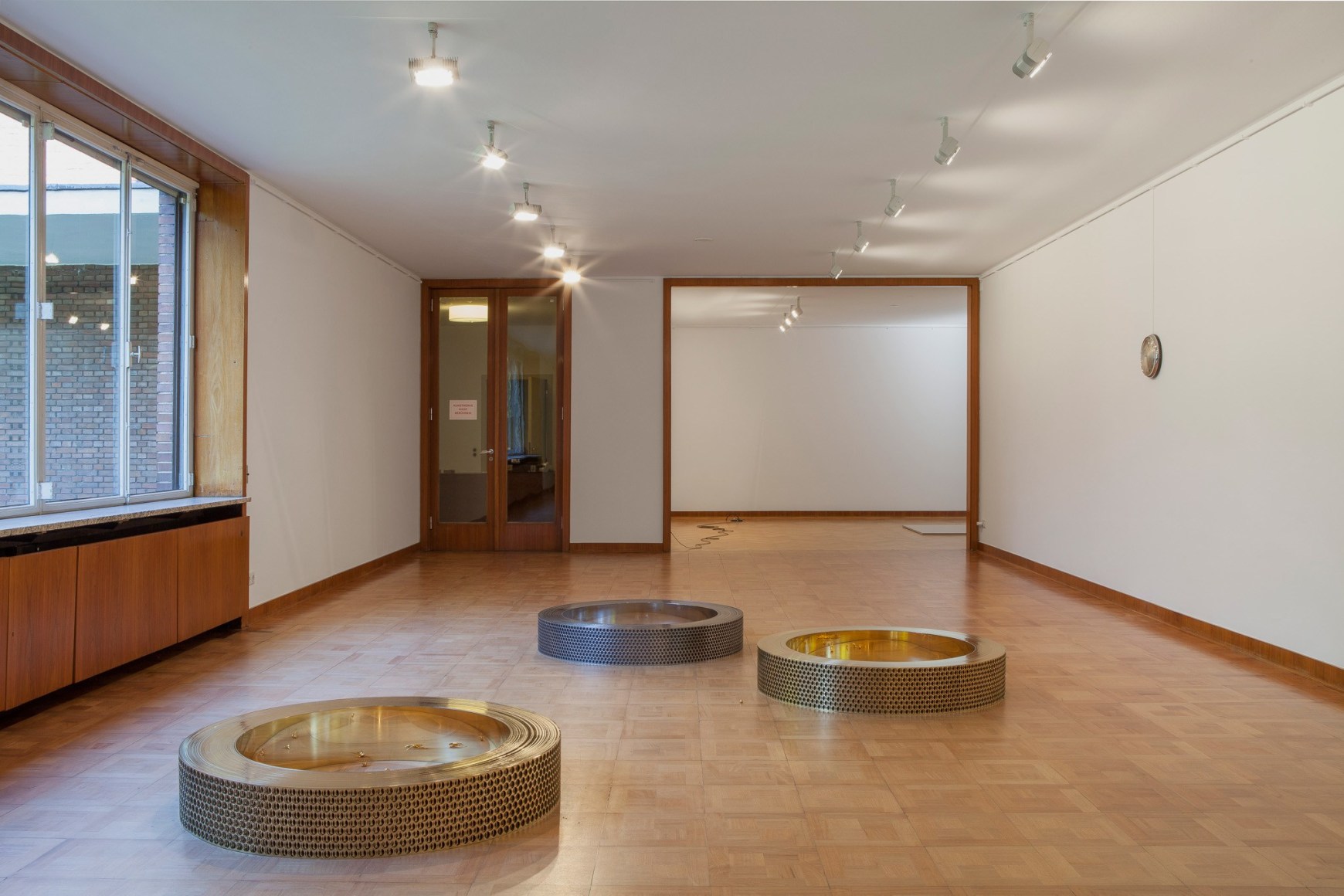 Alicja Kwade, Atropa Belladonna (Restgeld) (ref: 20 cent), 2013, Installation view: Degree of Certainty, Museum Haus Esters, 2013