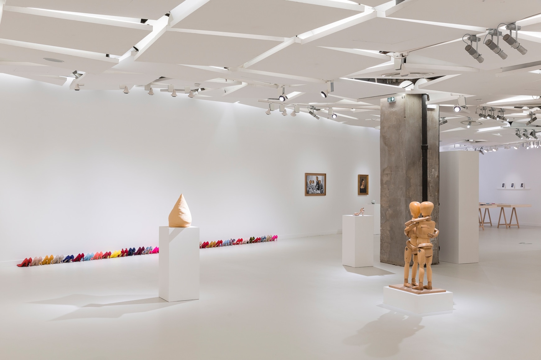 Hans-Peter Feldmann, Installation view: Galerie des Galeries, Galeries Lafayette, Paris, 2016