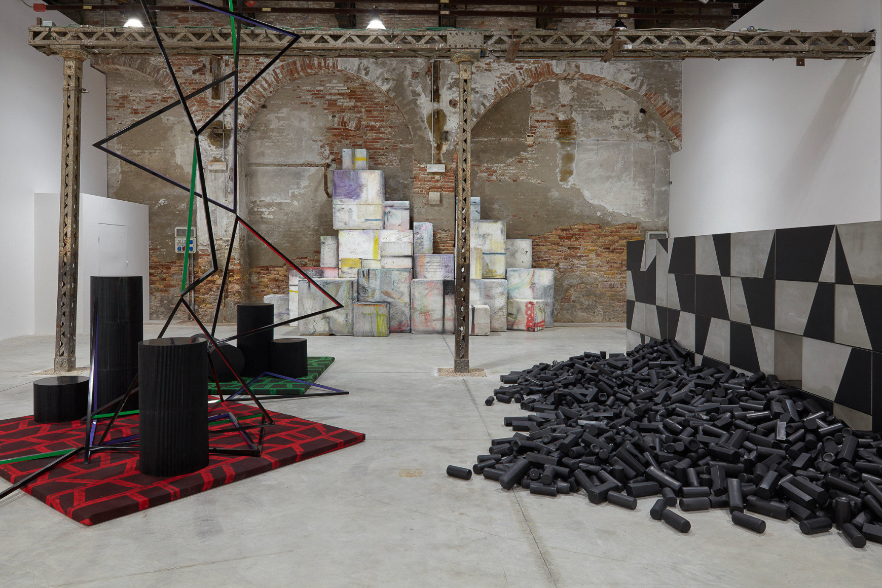 Installation view, Eva Rothschild: The Shrinking Universe, Pavilion of Ireland, La Biennale di Venezia 58th International Art Exhibition, 2019. Photo: Robert Glowacki. , © Eva Rothschild, courtesy 303 Gallery, New York, kaufmann reppeto, Milan, The Modern Institute, Glasgow, Galerie Eva Presenhuber, Zurich and Stuart Shave/Modern Art, London.