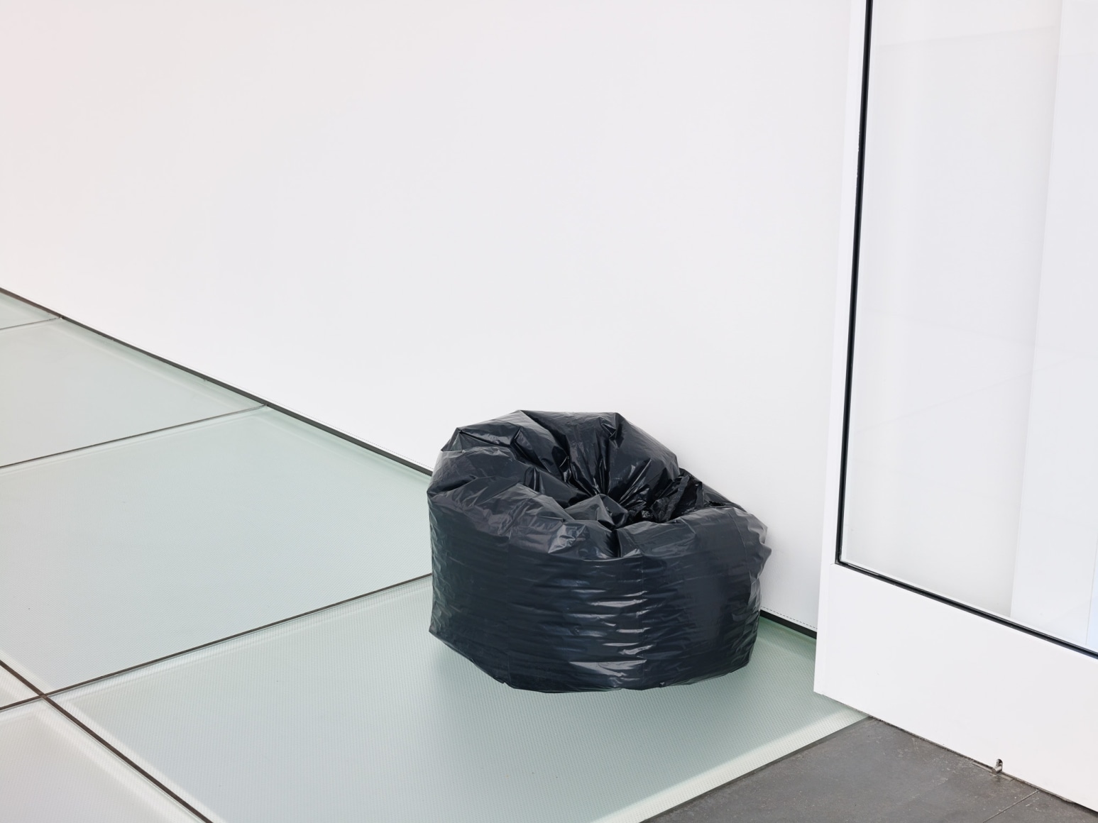 Ceal Floyer, Garbage Bag, 1996