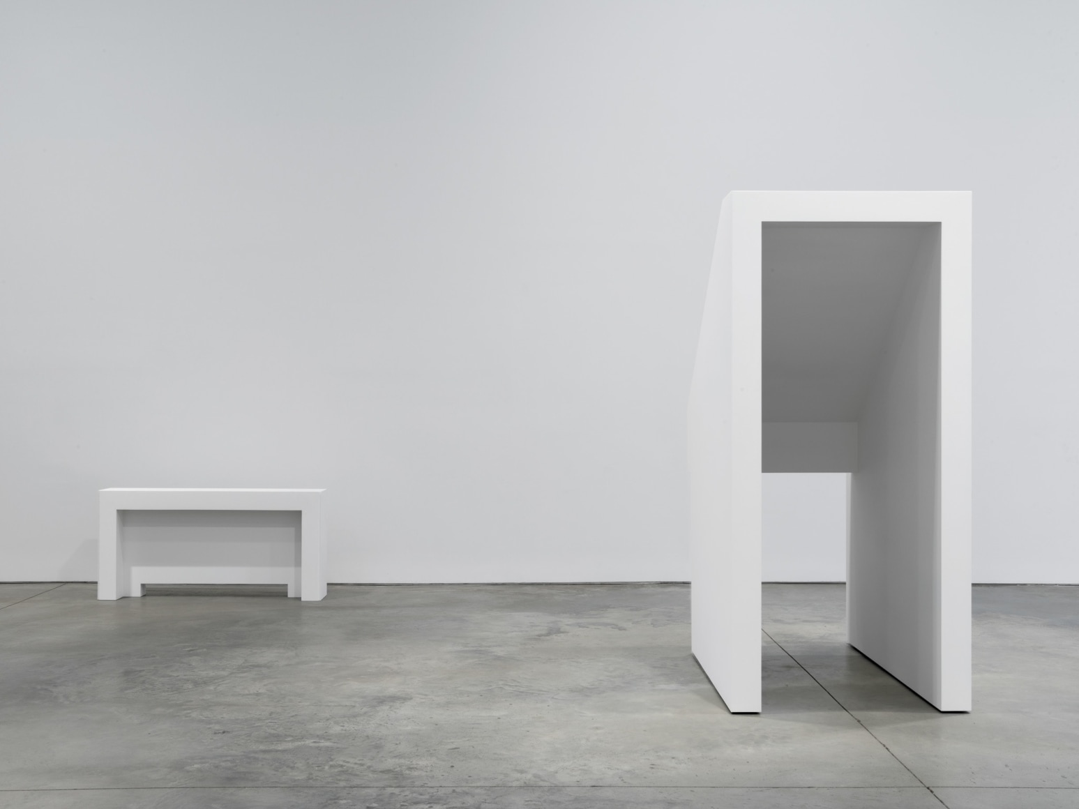 Jacob Kassay, Installation view: H-L, 303 Gallery, 2016