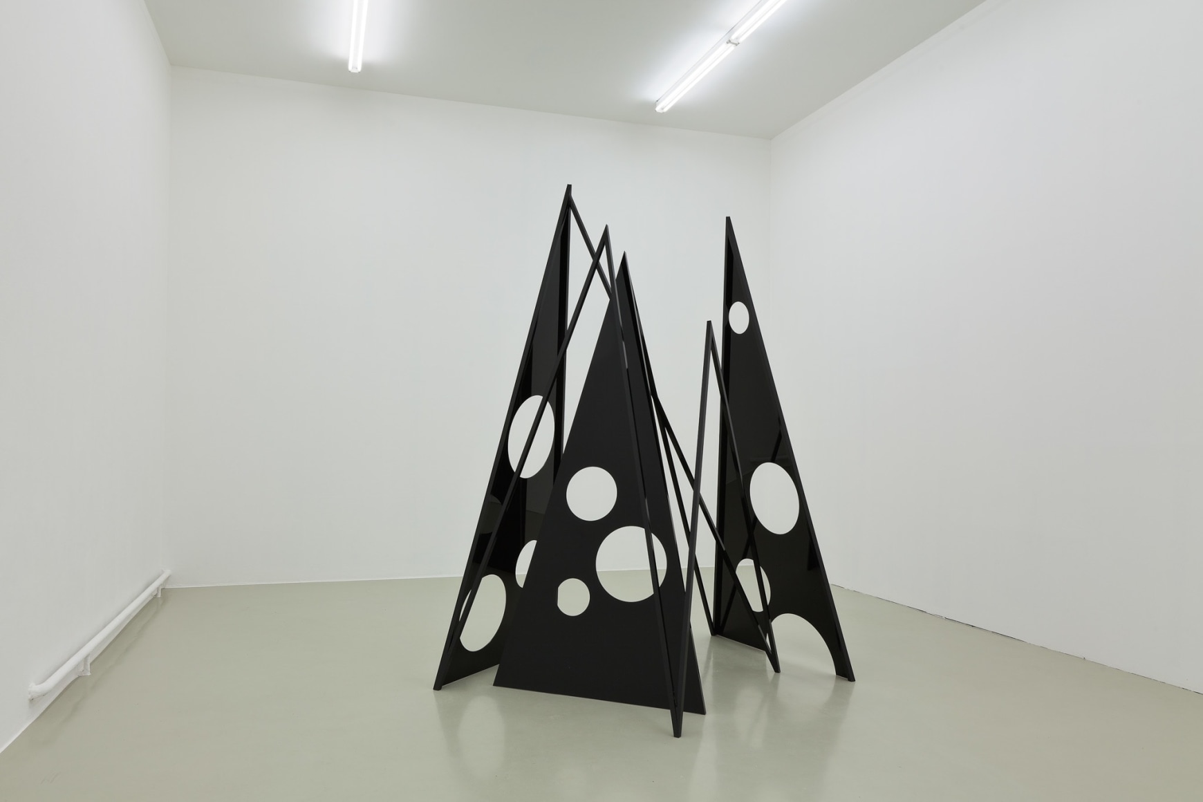 Eva Rothschild, Installation view: Hot Touch, Kunstverein Hannover, 2011