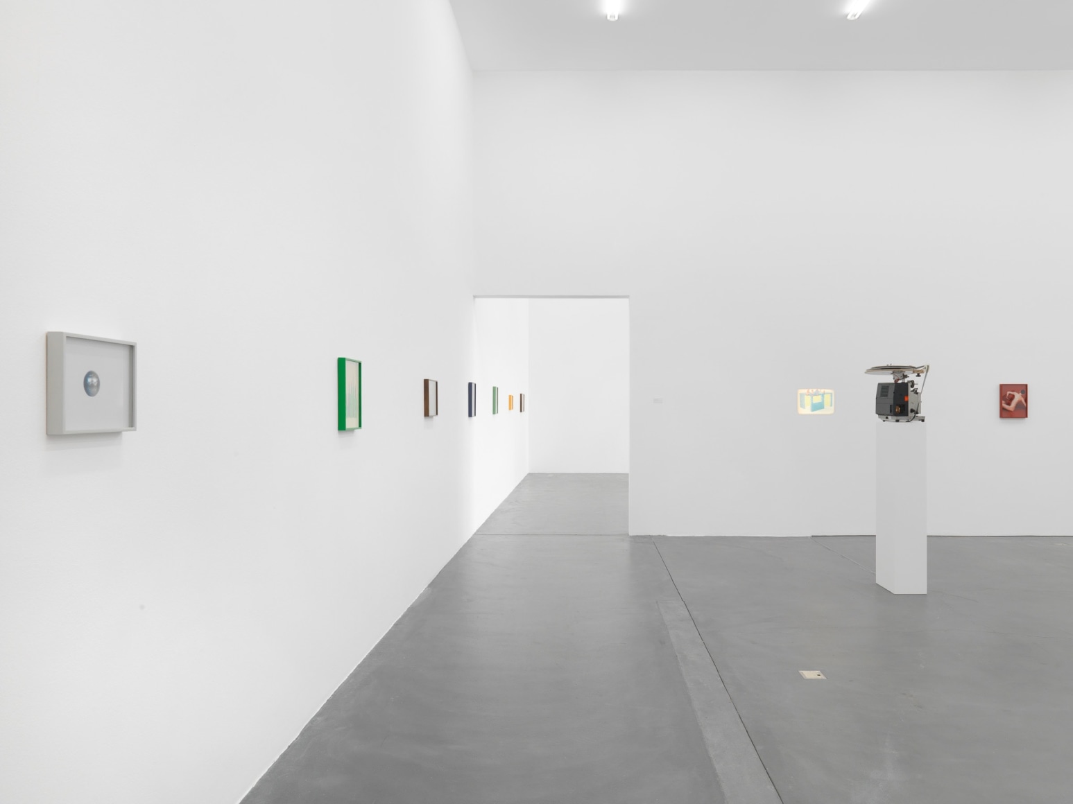 Elad Lassry, Installation view: Kunsthalle Zürich, 2010