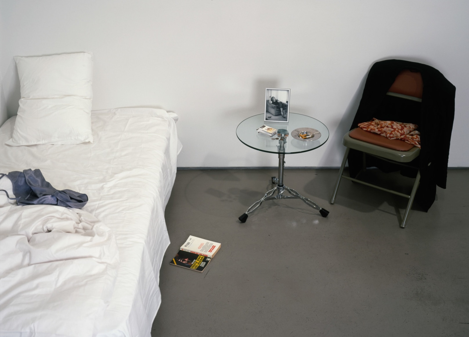 Hans-Peter Feldmann, Bed with Photograph
