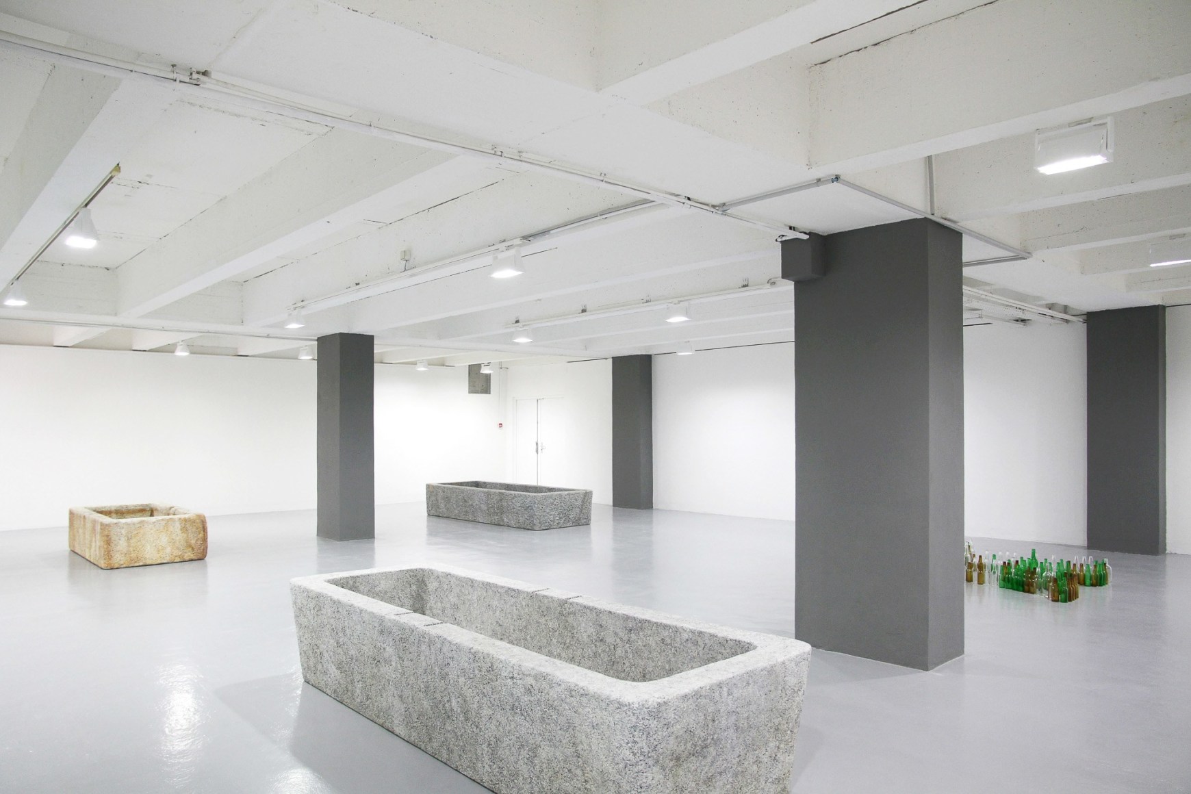 Installation view: Valentin Carron | Gioia e Polvere, in partnership with le Musée des Beaux-arts de Rennes, Galerie Art & Essai, Université Rennes 2, 2018