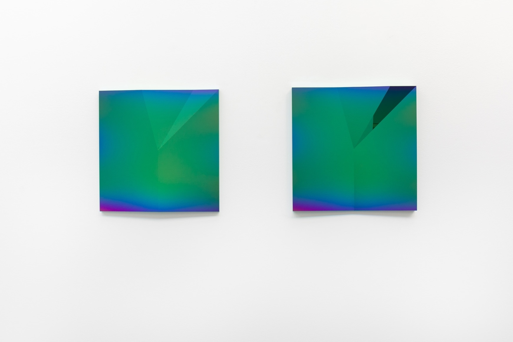 Jeppe Hein, FOLDED REFLECTIONS III (green, blue and purple