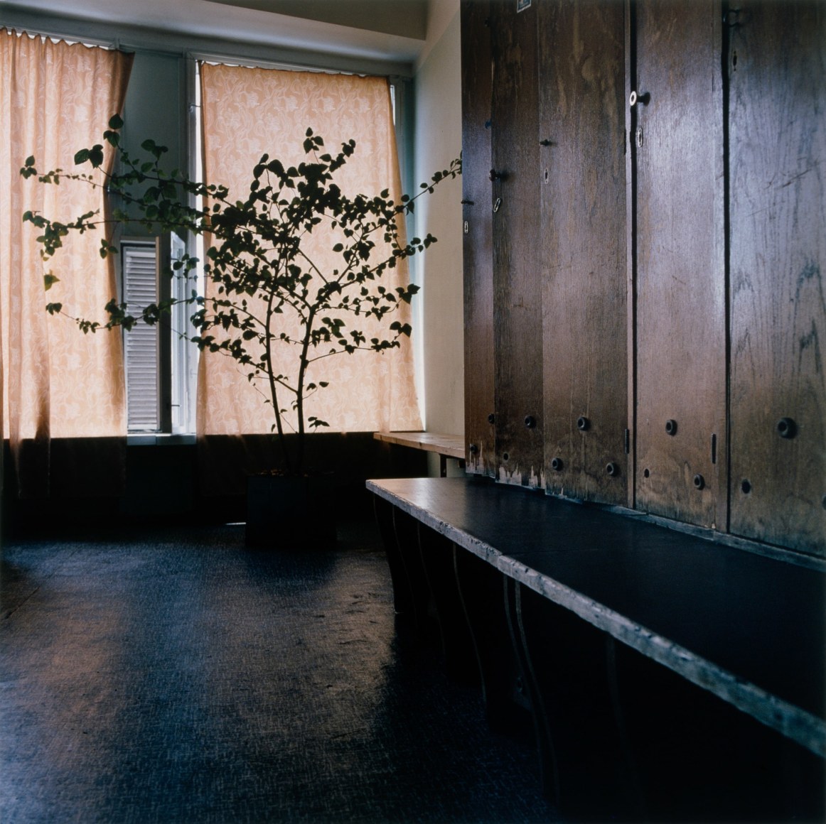 Jane and Louise Wilson, Changing Room, Hydrolaboratorium, 2000